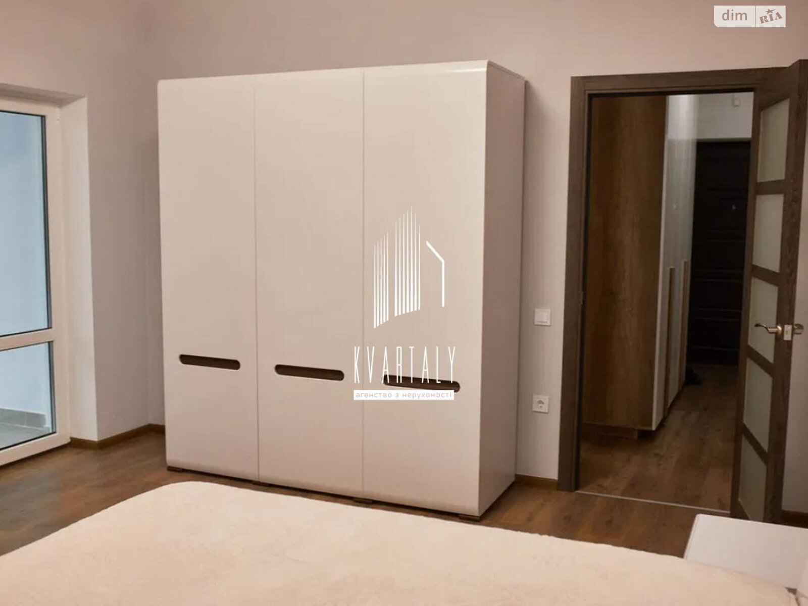 Spacious Apartment on Revutskogo Street with Modern Design and Full Amenities