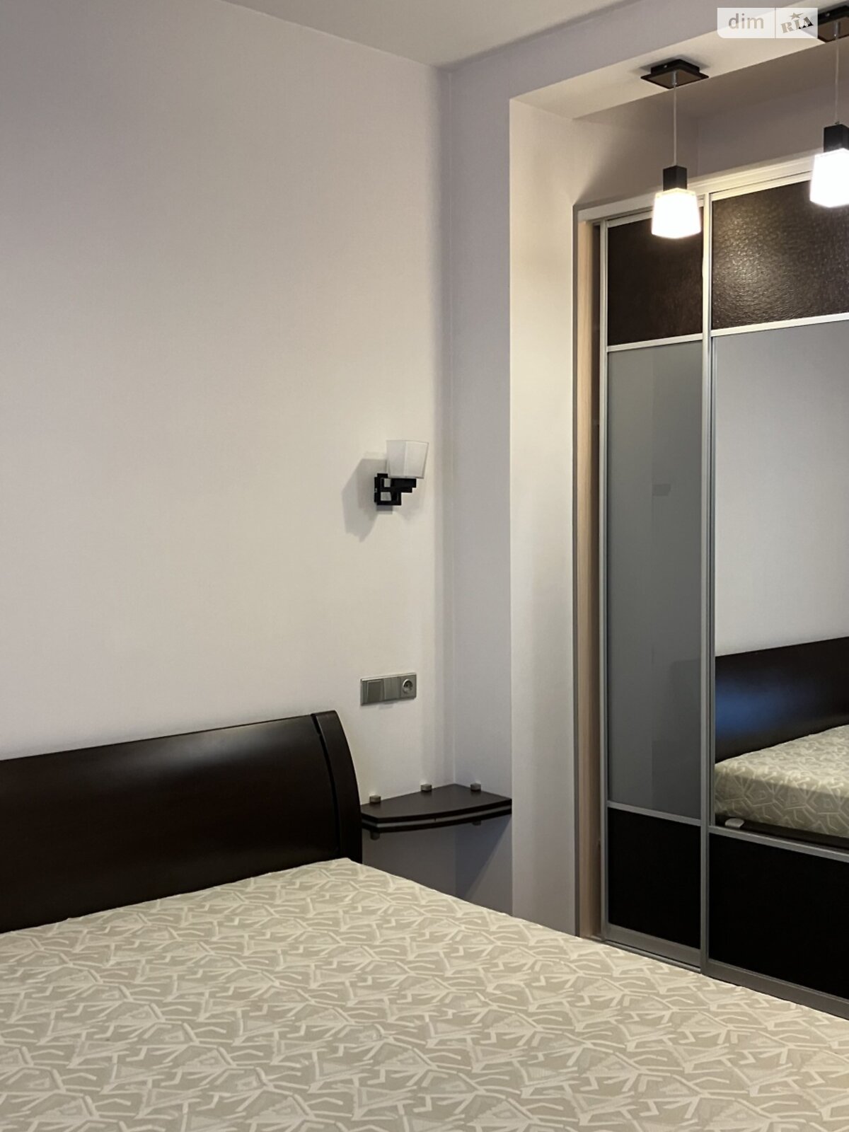 3-Room Apartment near Zoloti Vorota Metro, Fully Equipped