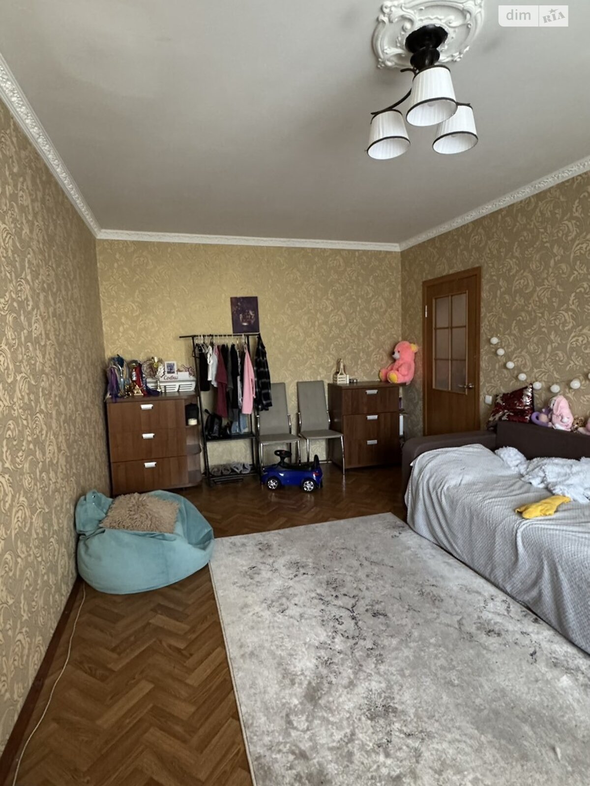 Жиһаздары бар тыныш тұрғын ауданындағы 2 бөлмелі пәтер