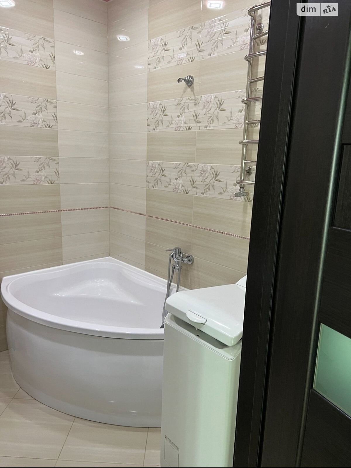 2-Room Apartment in Club-Type House with Parking and Individual Heating