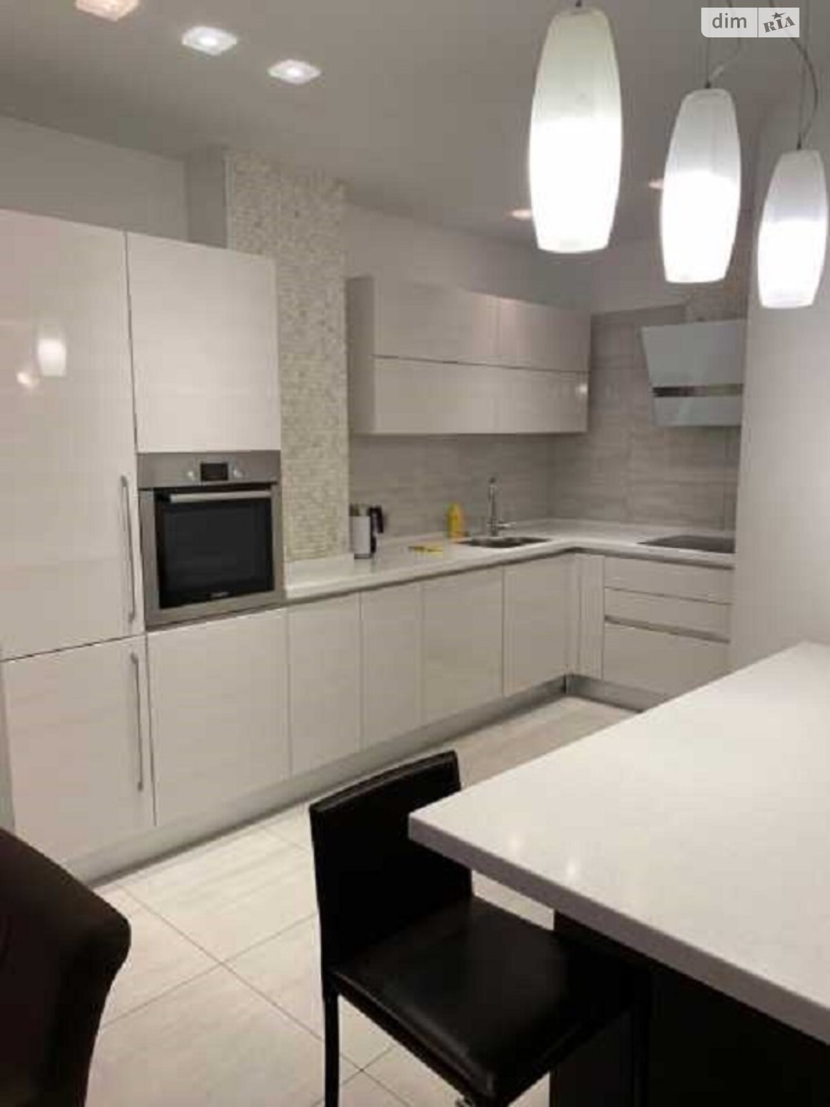 Cozy 4-Room Apartment in Sinaya Ptitsa Complex near Shevchenko Park