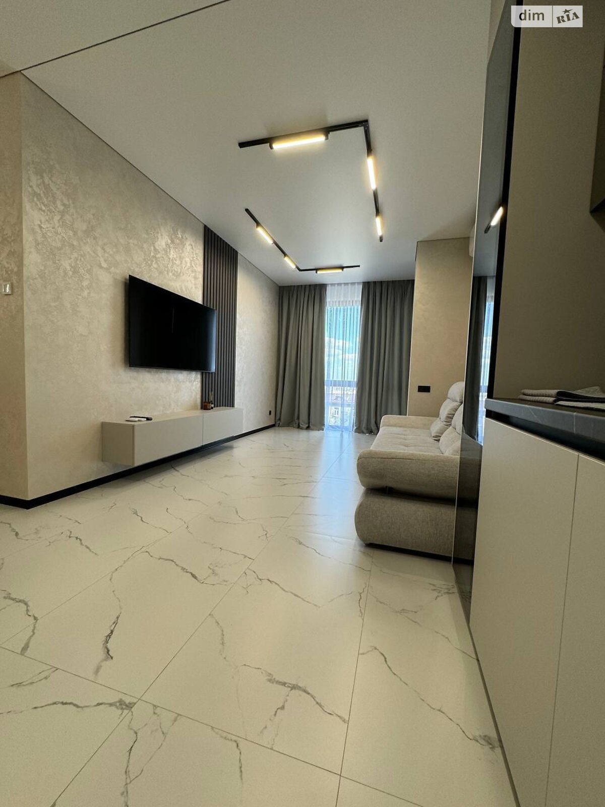 2-Bedroom Apartment in Geneva Complex, Central Location