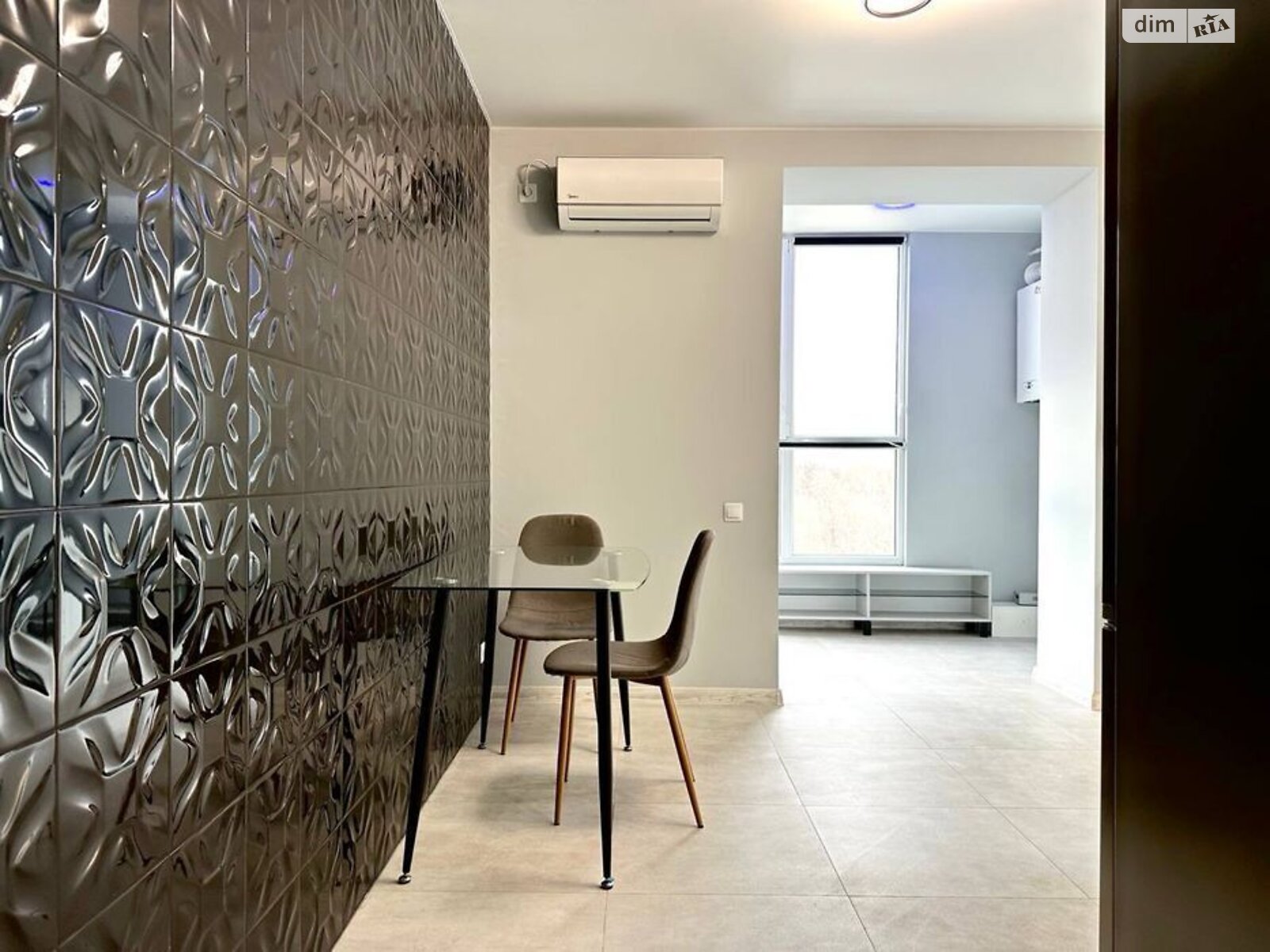 1-Room Business-Class Apartment in Dubinina Complex