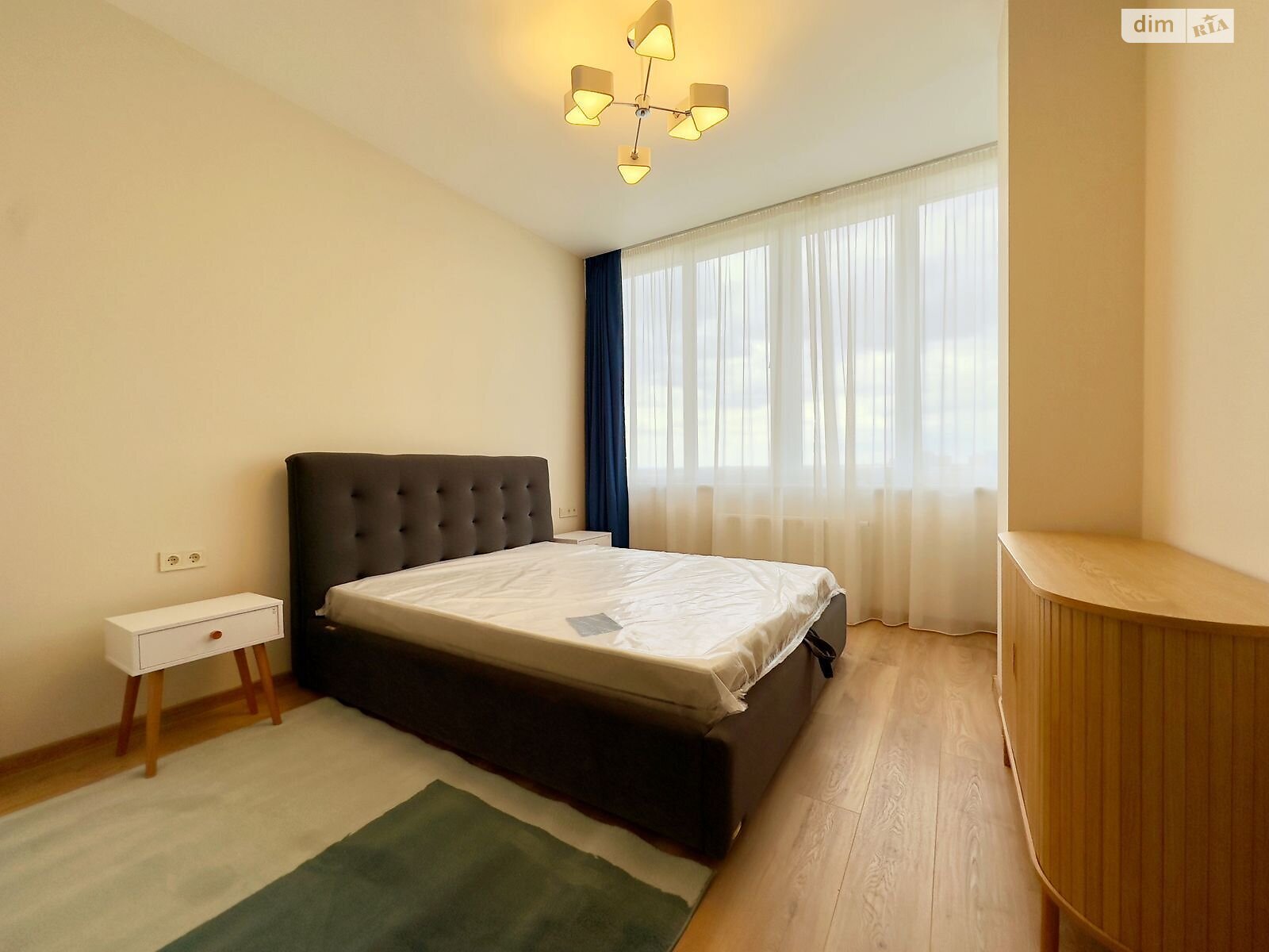 Spacious 1-bedroom apartment in Park Tower with city panorama