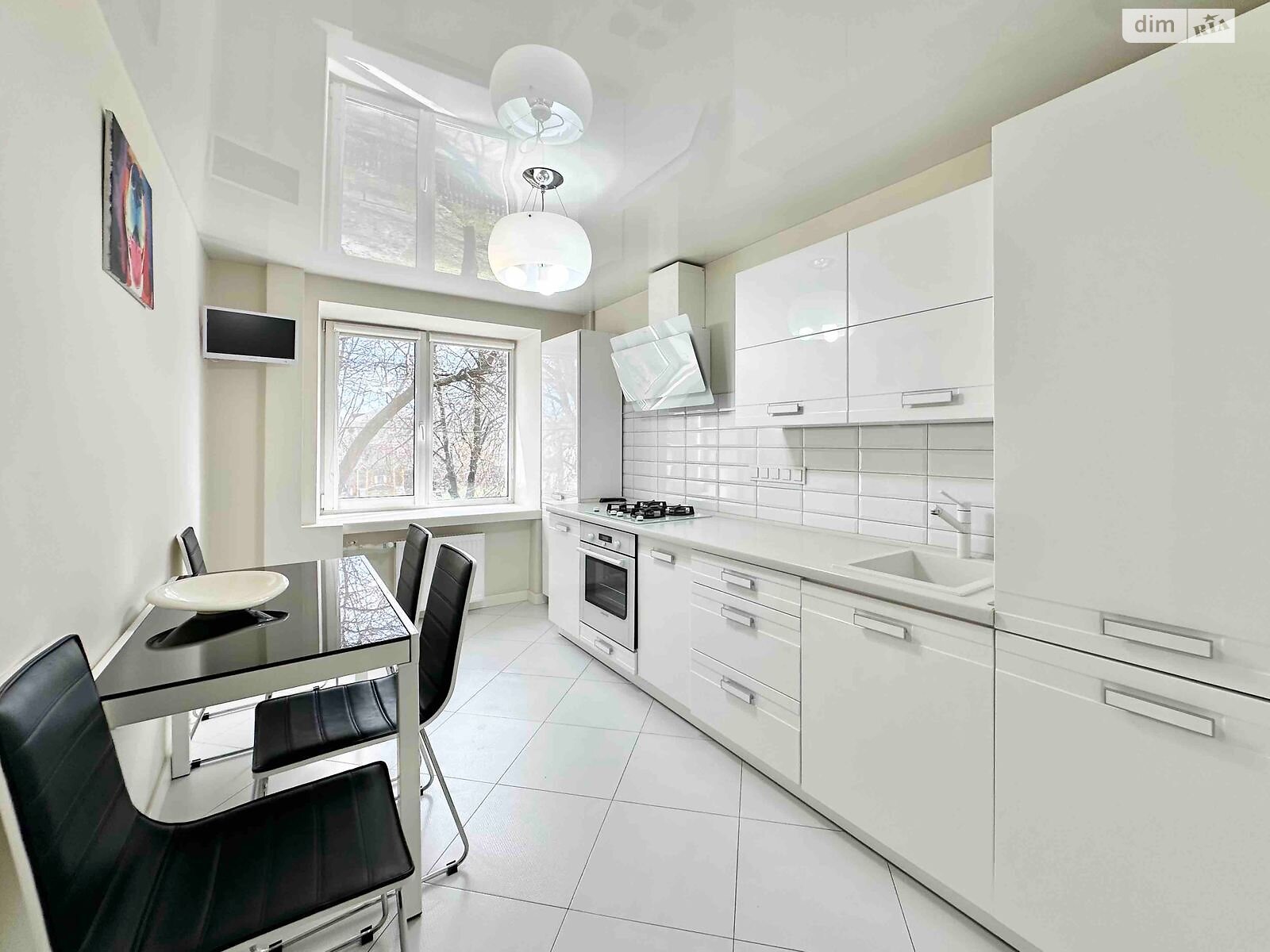 2-Room Apartment on Andriya Golovko Street, Well-Equipped Modern Space
