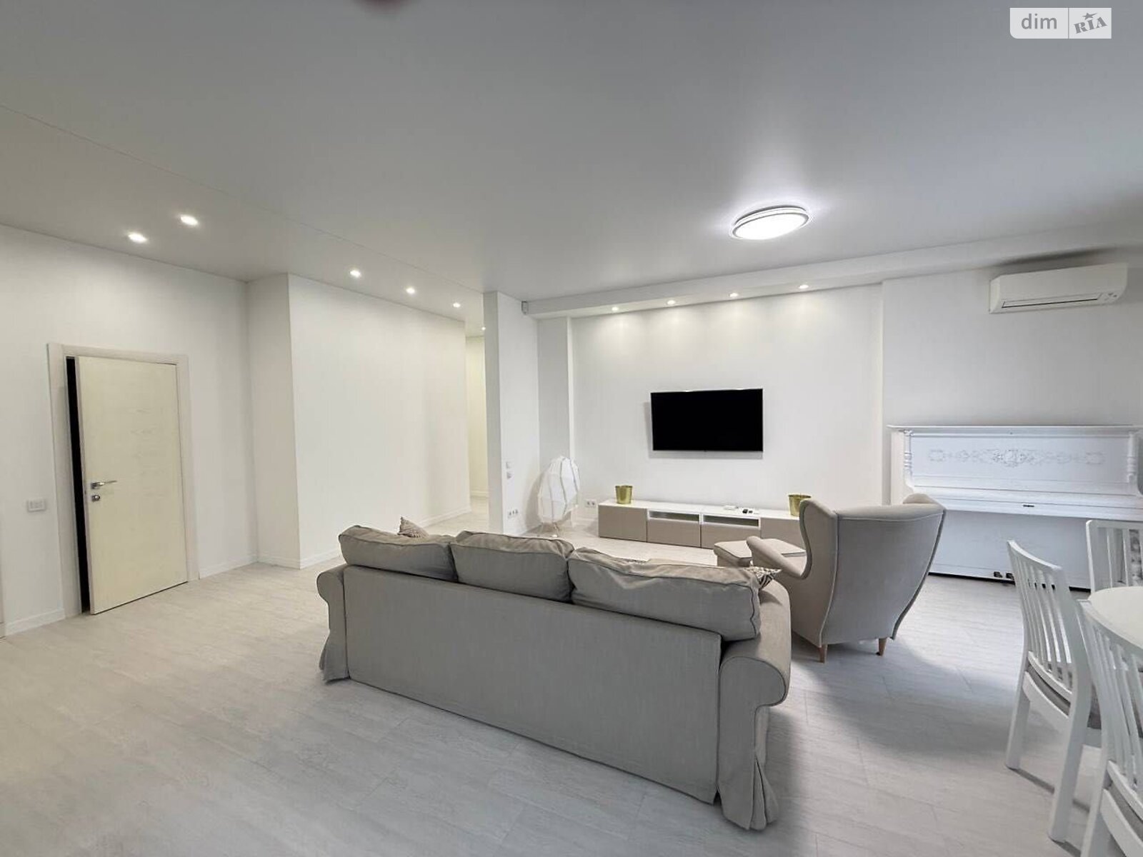 Spacious 3-room apartment with modern design and great location