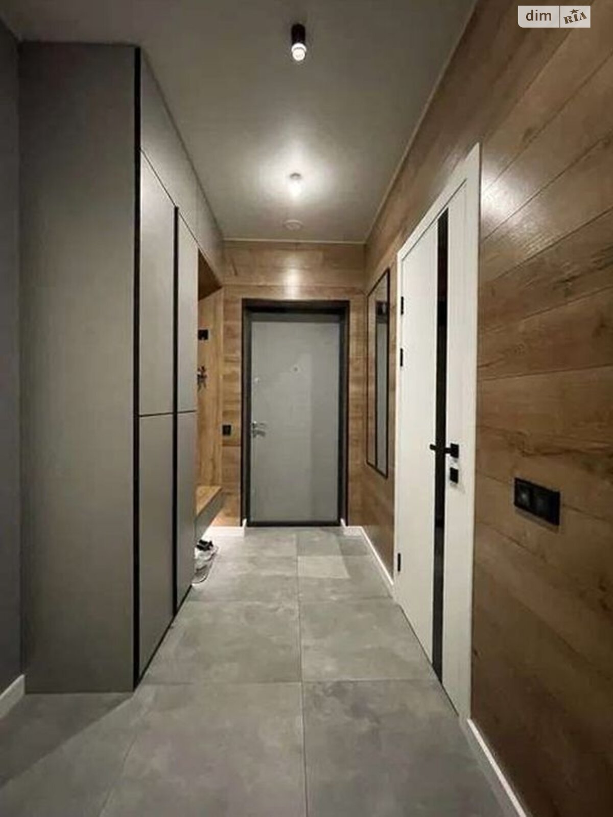Modern Apartment with Designer Interior and Full Amenities