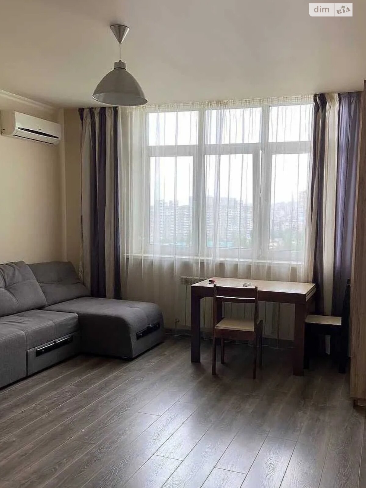 Spacious Apartment on Right Bank of Dnipro River with Modern Design