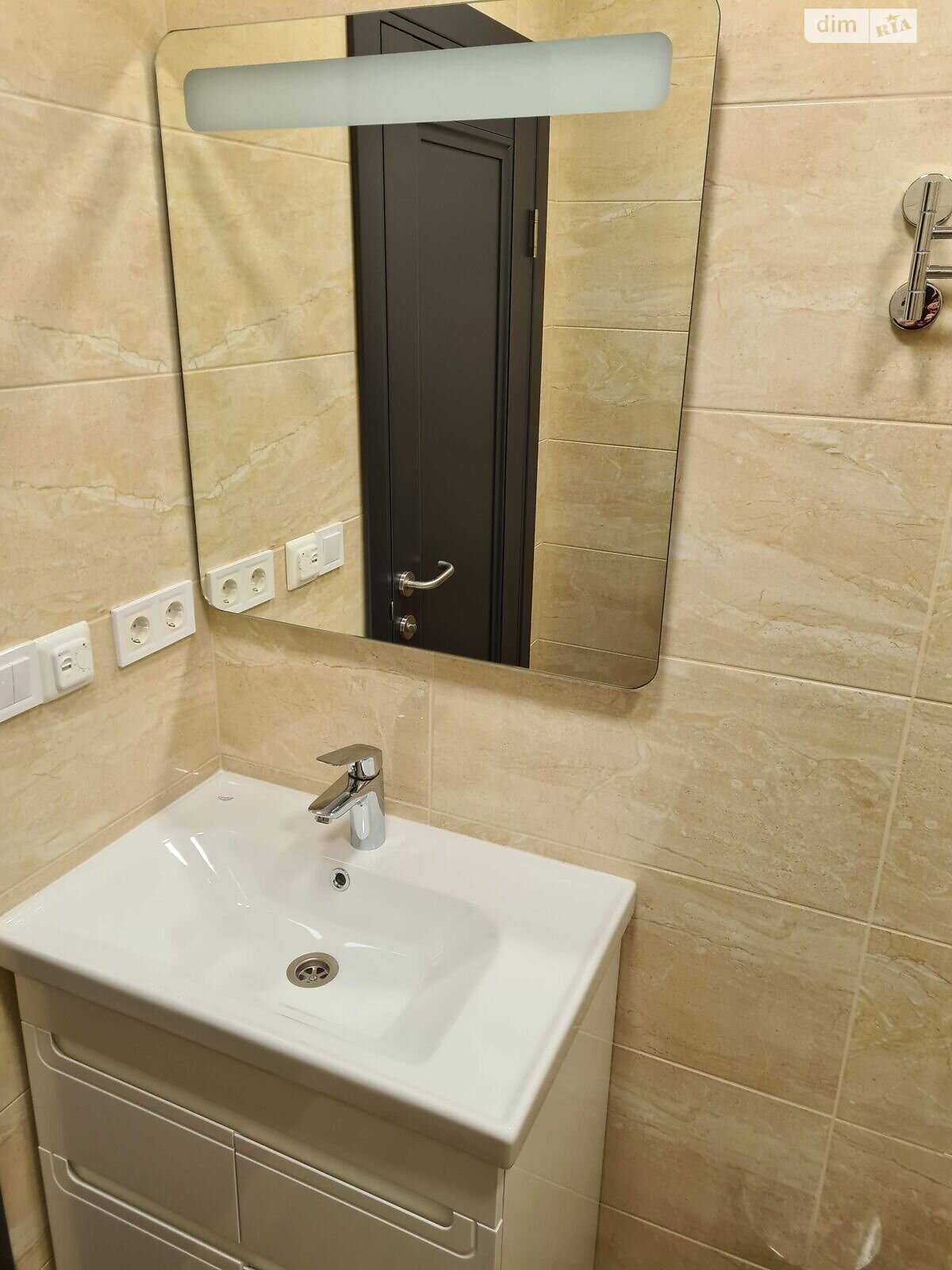 3-Room Apartment near 4th Tram Stop with Quality Renovation