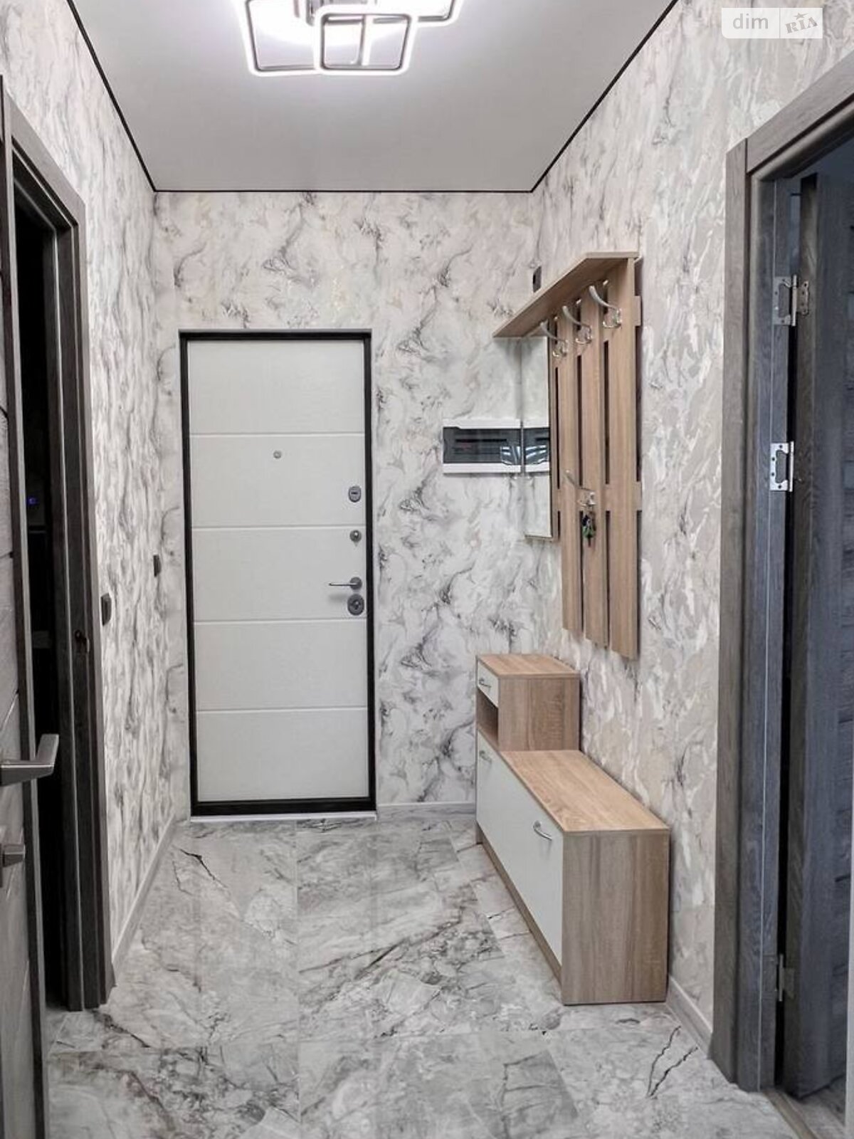 Modern 1-bedroom apartment in new building, fully furnished