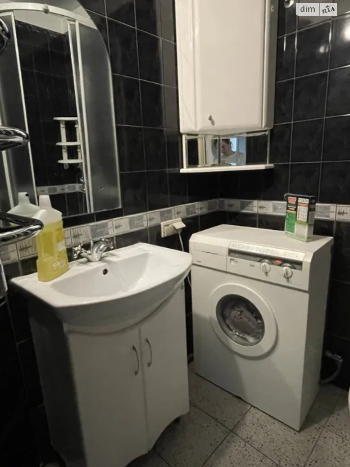Comfortable Apartment with Separate Bathroom, Washing Machine, and Hot Water