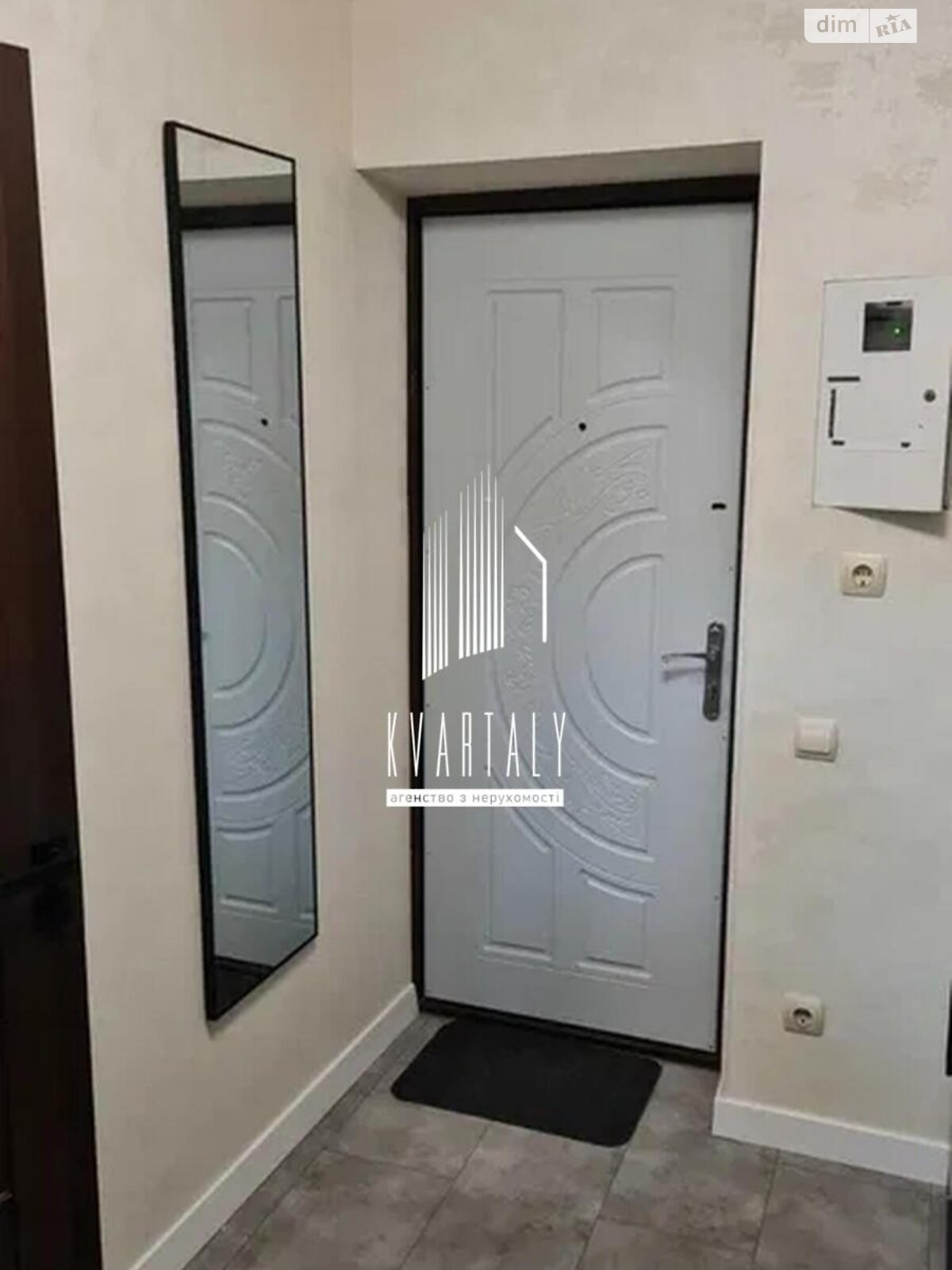 2-bedroom apartment in modern design, 25th floor, great location