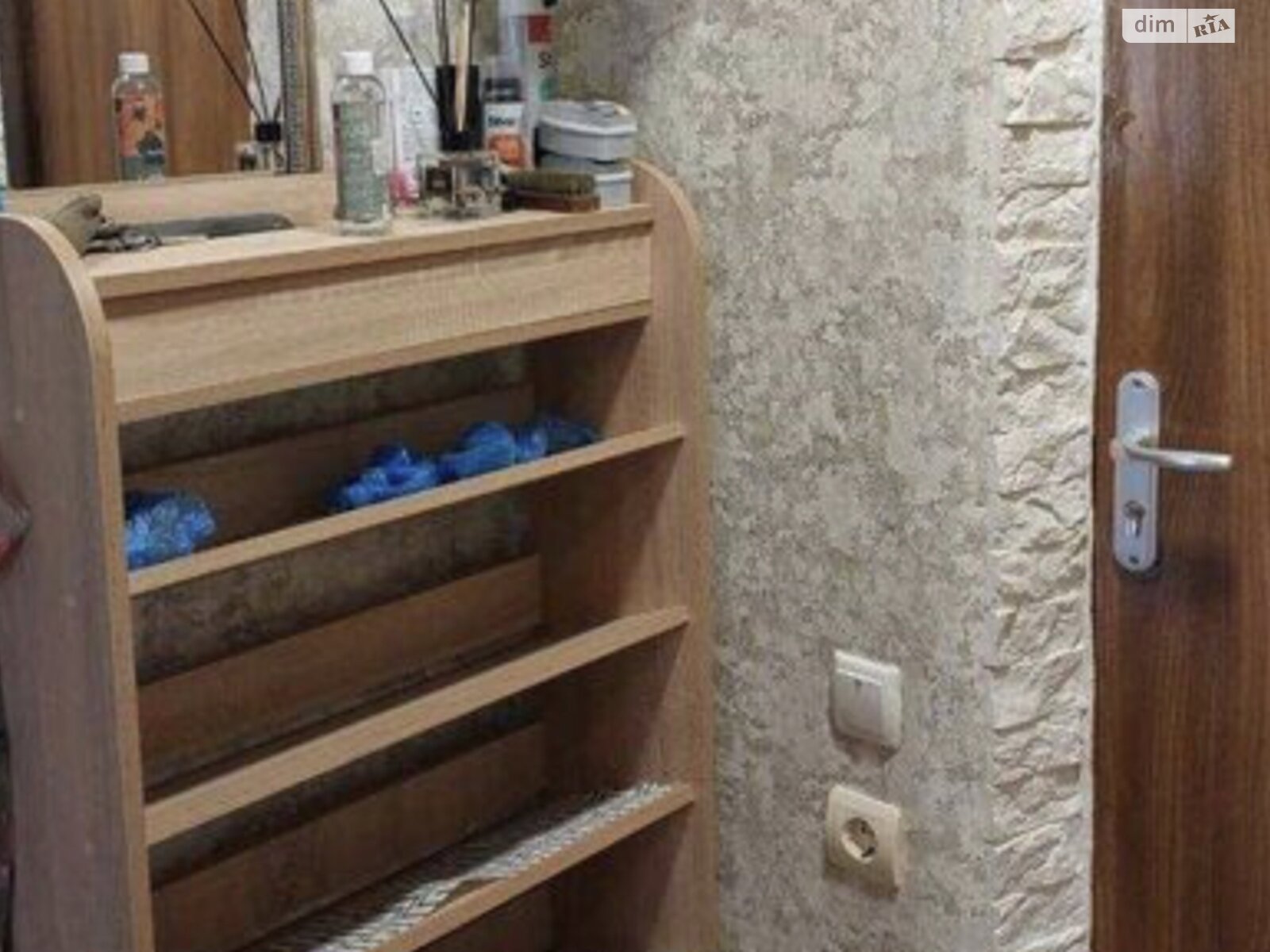 1-Room Apartment for Long-Term Rent near Budivelnykiv Street