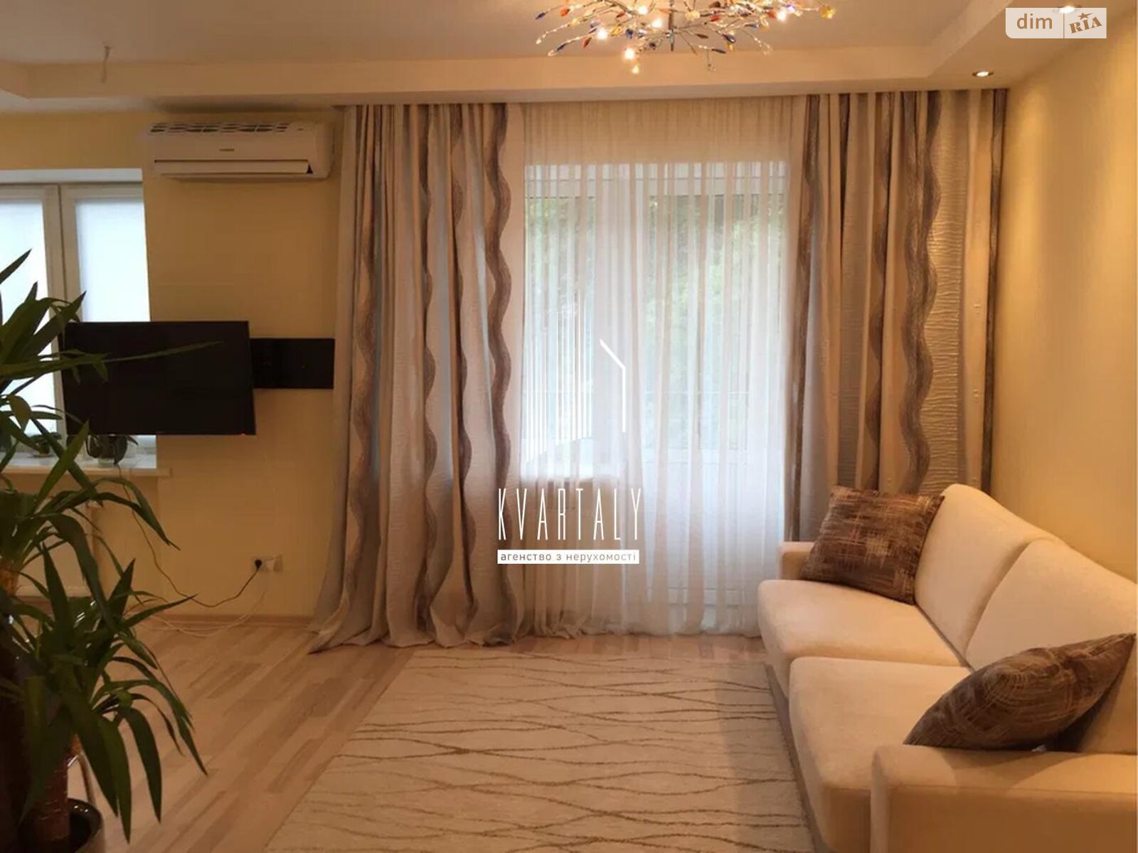 Designer 1-Bedroom Apartment in Boychuka Street, Quiet Neighborhood