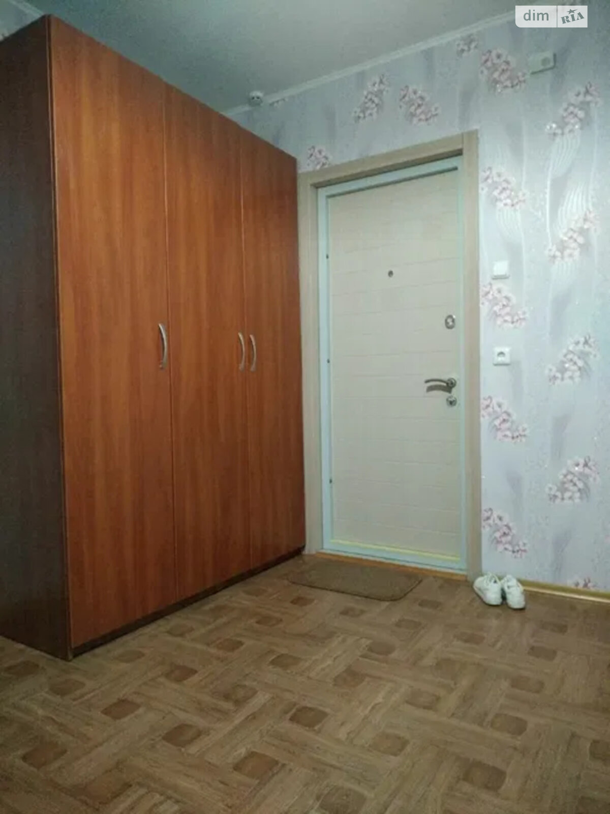 1-Bedroom Apartment on Zdolbunivska Street, 5th Floor of 25-Story Building