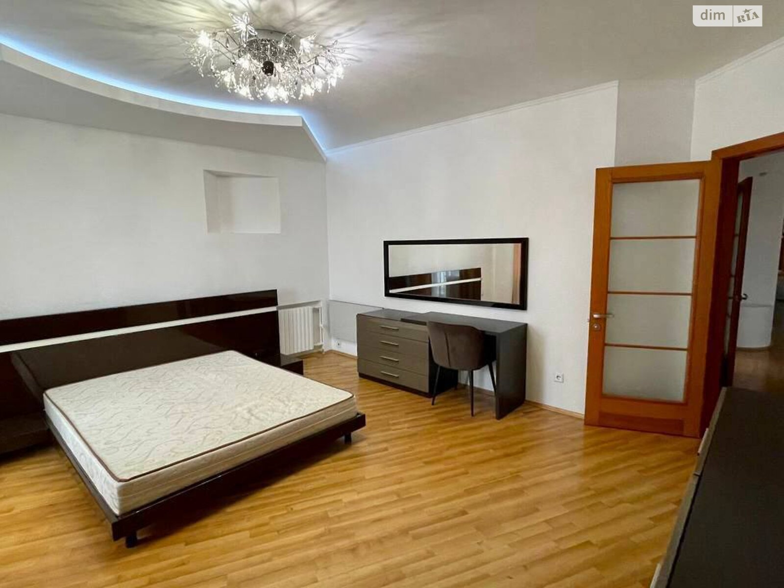 Long-term rental of a 3-room apartment on Verstatobudivelny Lane