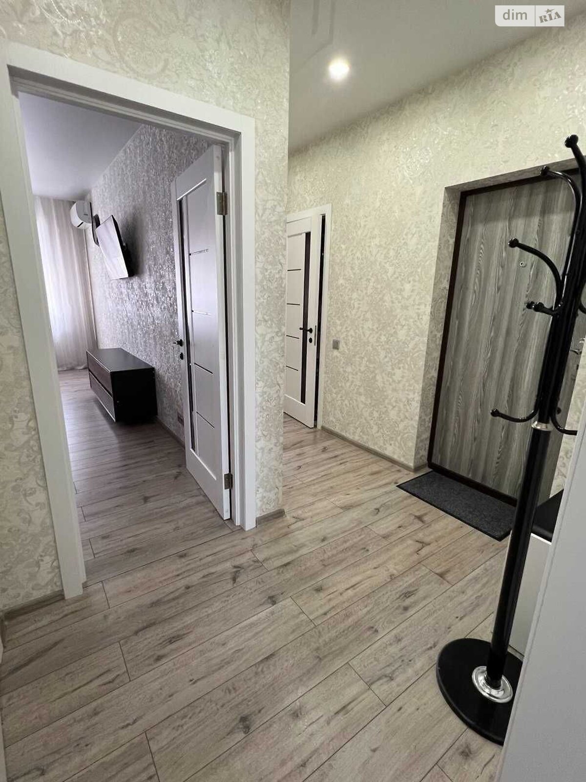 Modern 2-Room Apartment in Sofievska Borshchagovka with Convenient Location