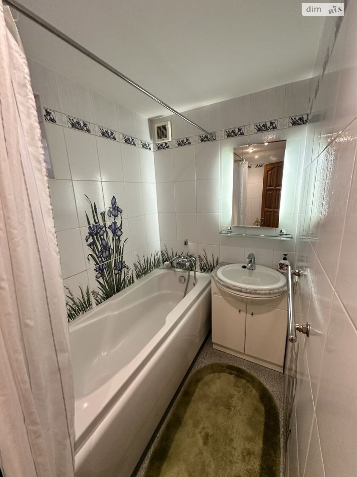 3-4 Room Apartment at Zhytomyr Neighborhood Peremohy-5, Generator Hrushevyi Street 12