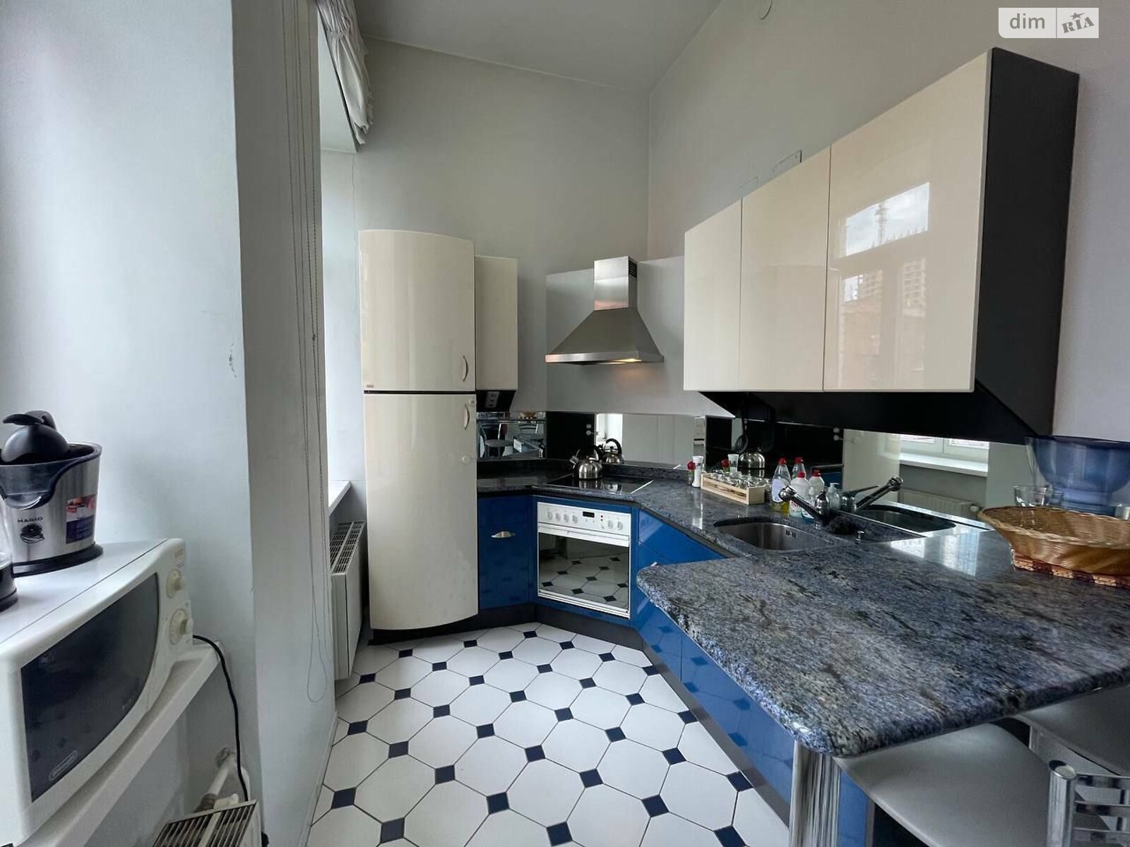 2-Room Apartment in Kyiv City Center near Olympic Metro Station