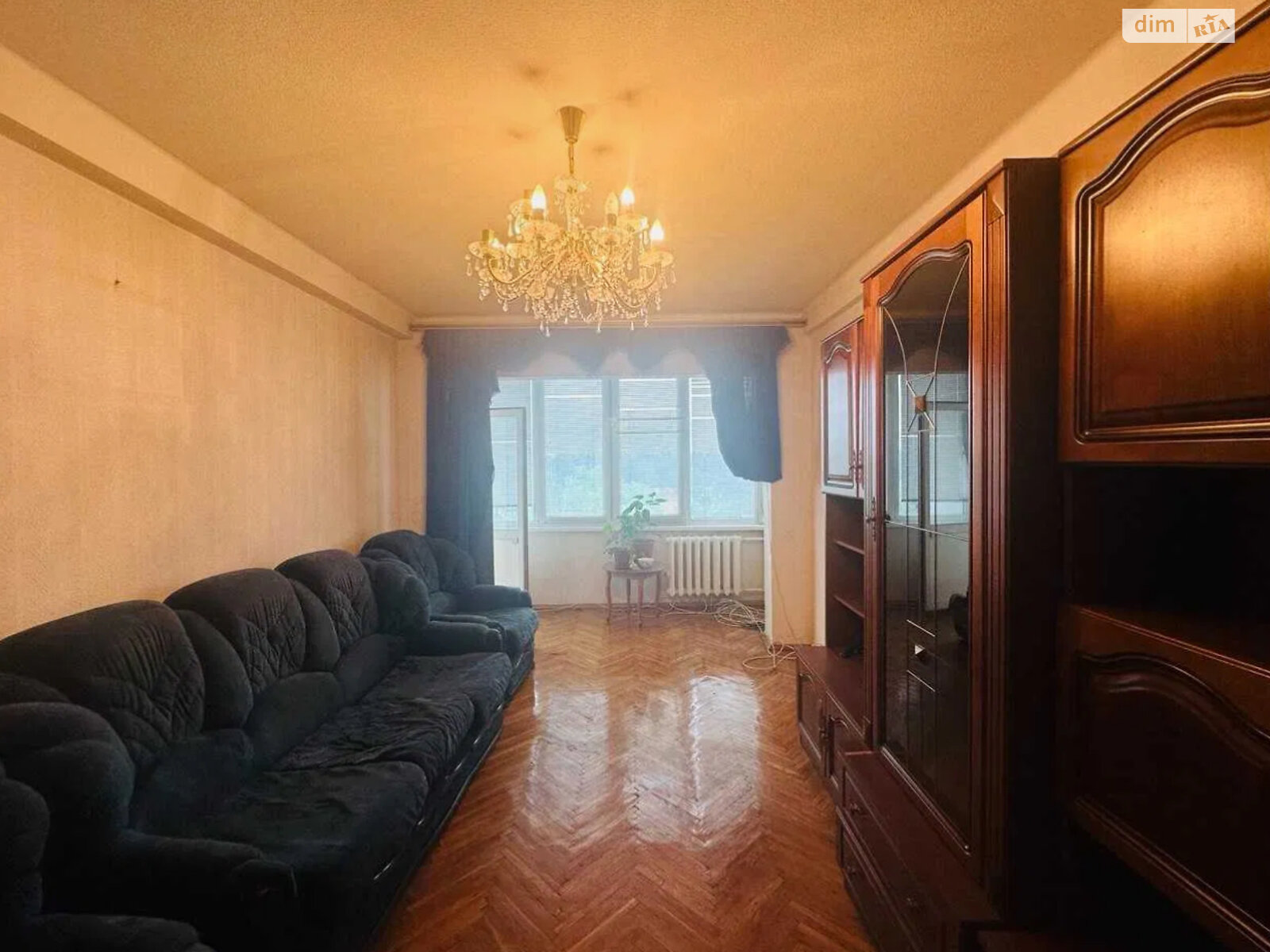 3-Room Apartment near Lisova Metro Station with Separate Rooms and Balcony