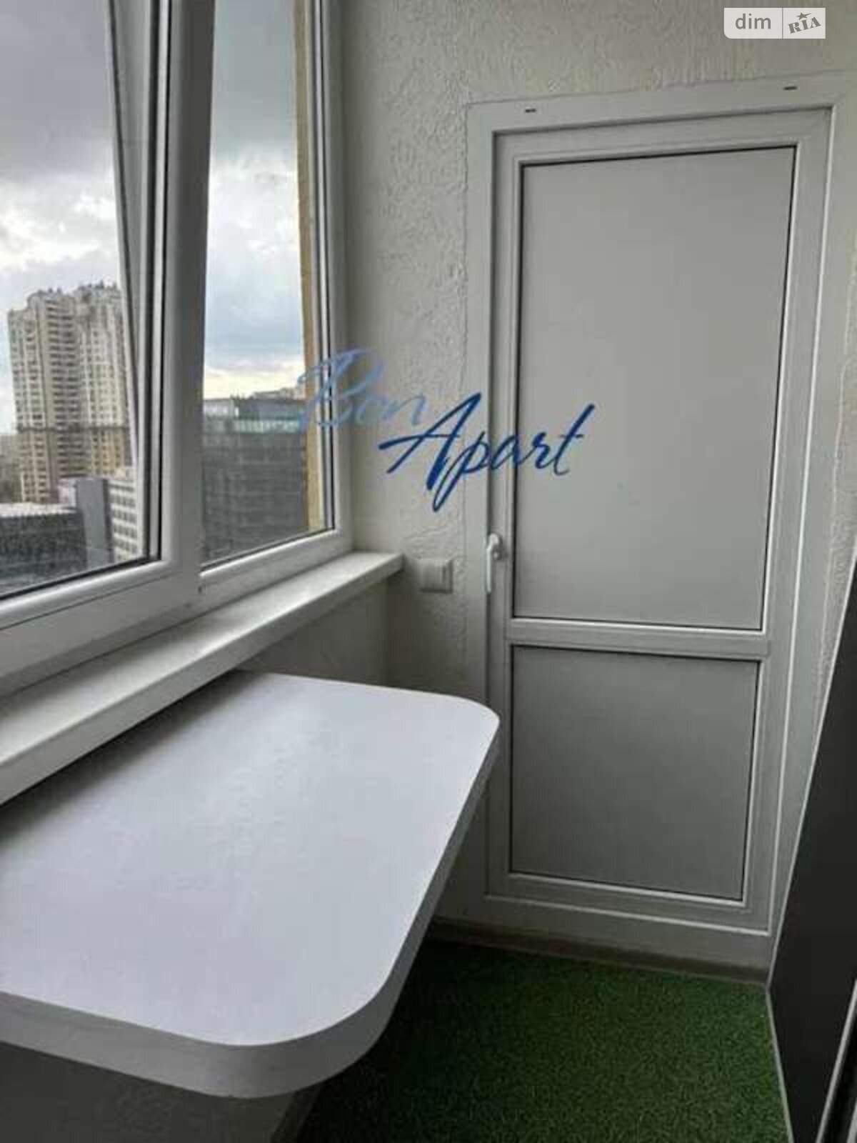 Solo Park Apartment with Modern Design and City View