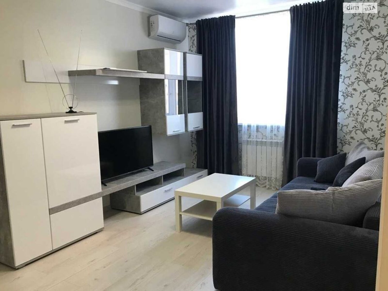 1-bedroom apartment near Vasylkivska metro, close to public transport
