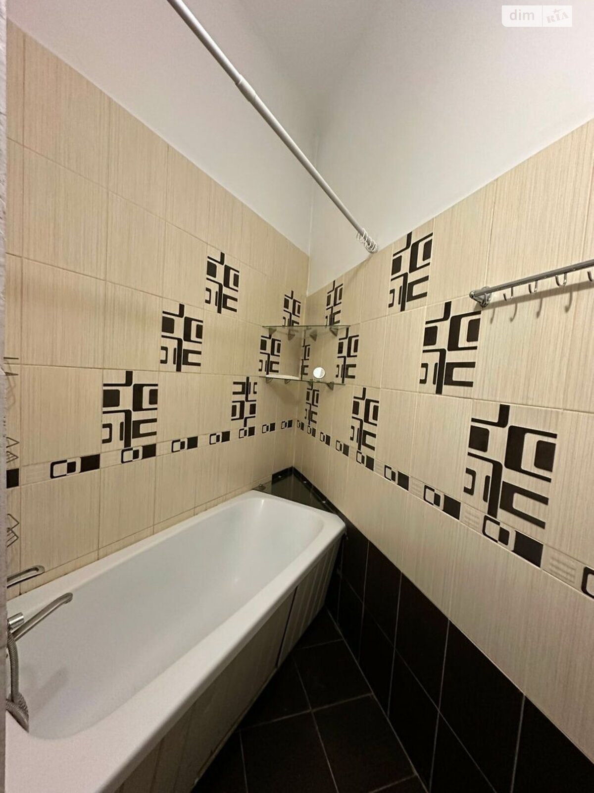 Renovated apartment with modern amenities and convenient layout