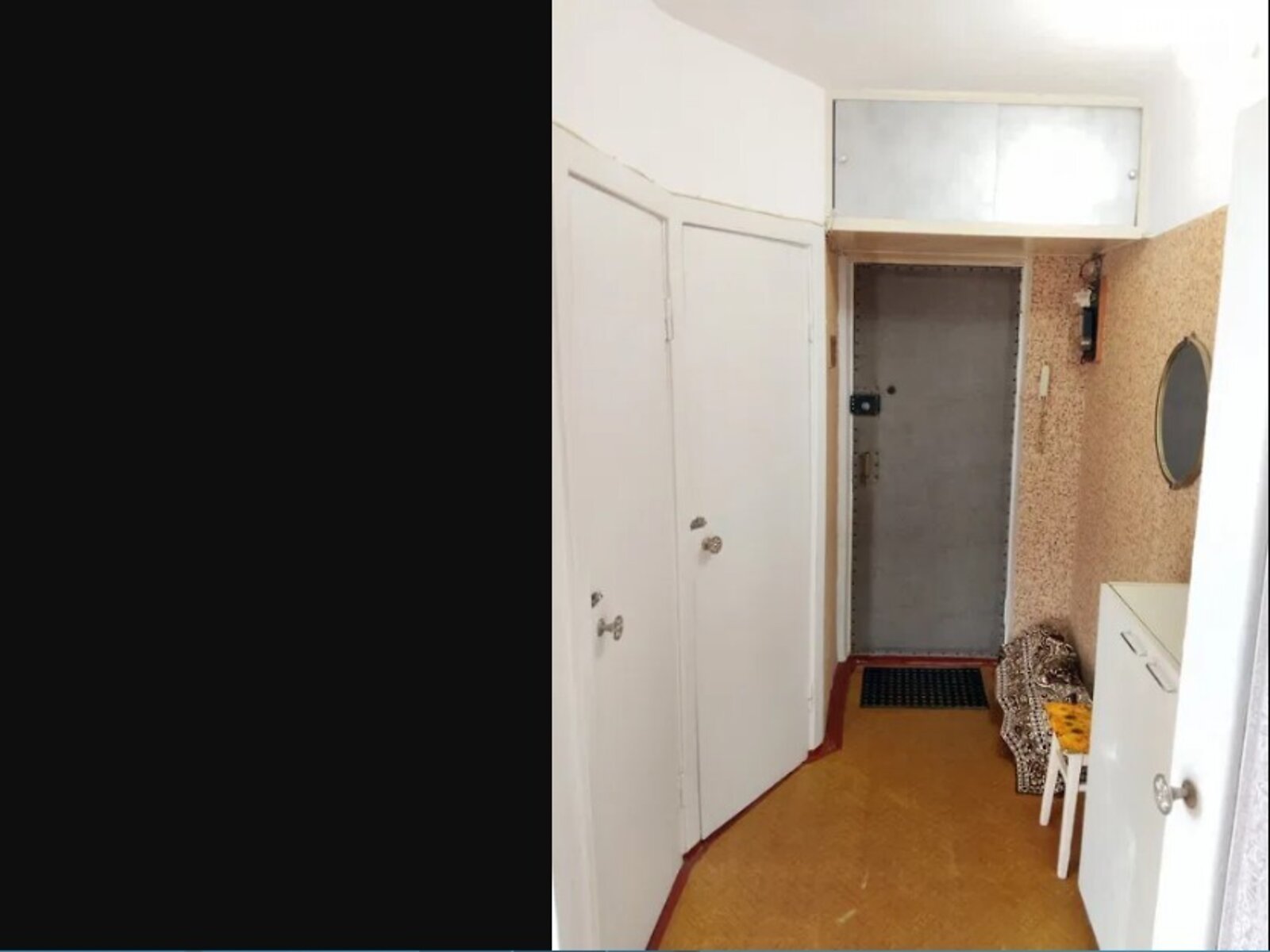 2-Room Apartment near Darnytsia Metro with Balcony