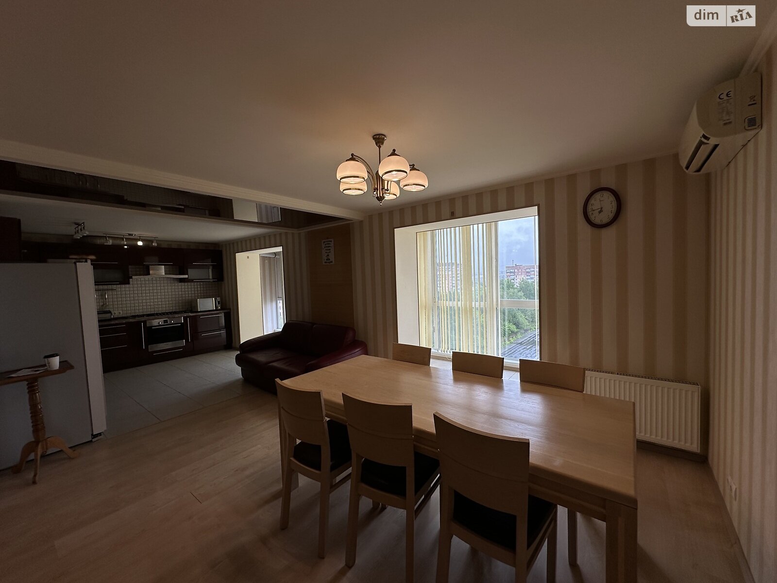 Spacious 4-Room Apartment on Skaletskogo Street