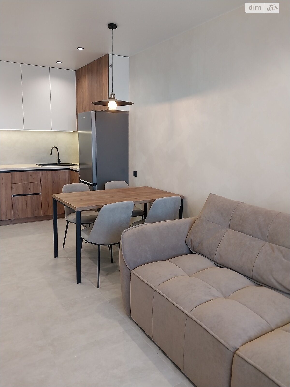 1-Bedroom Apartment in Arzhanova Complex, Left Bank