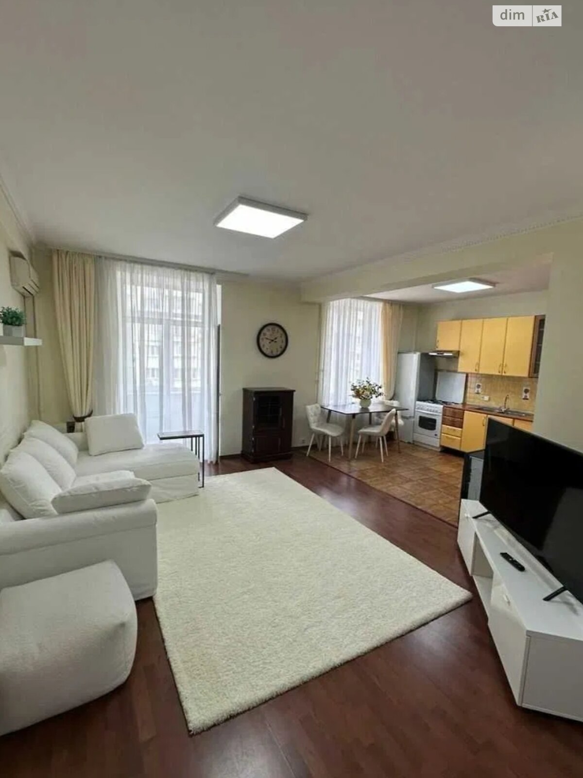 Comfortable family apartment in Kiev city center near Ocean Plaza
