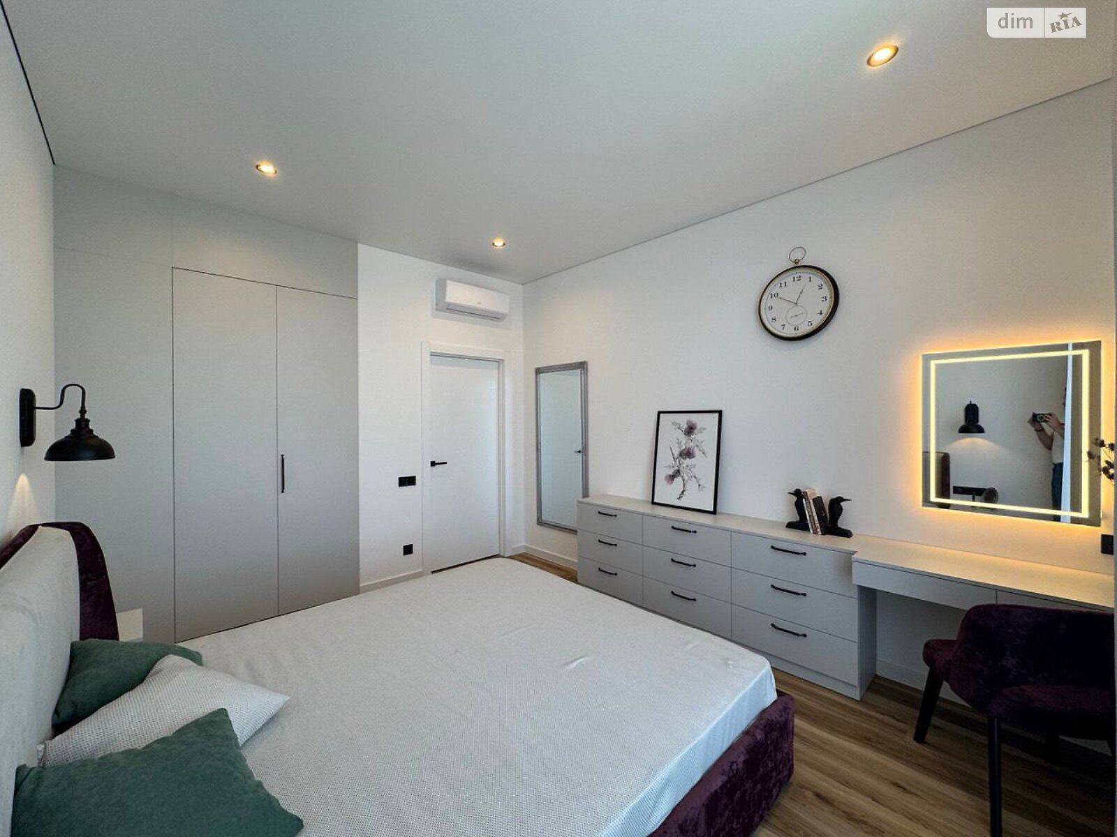 3-Room Business Class Apartment in Geneva Complex