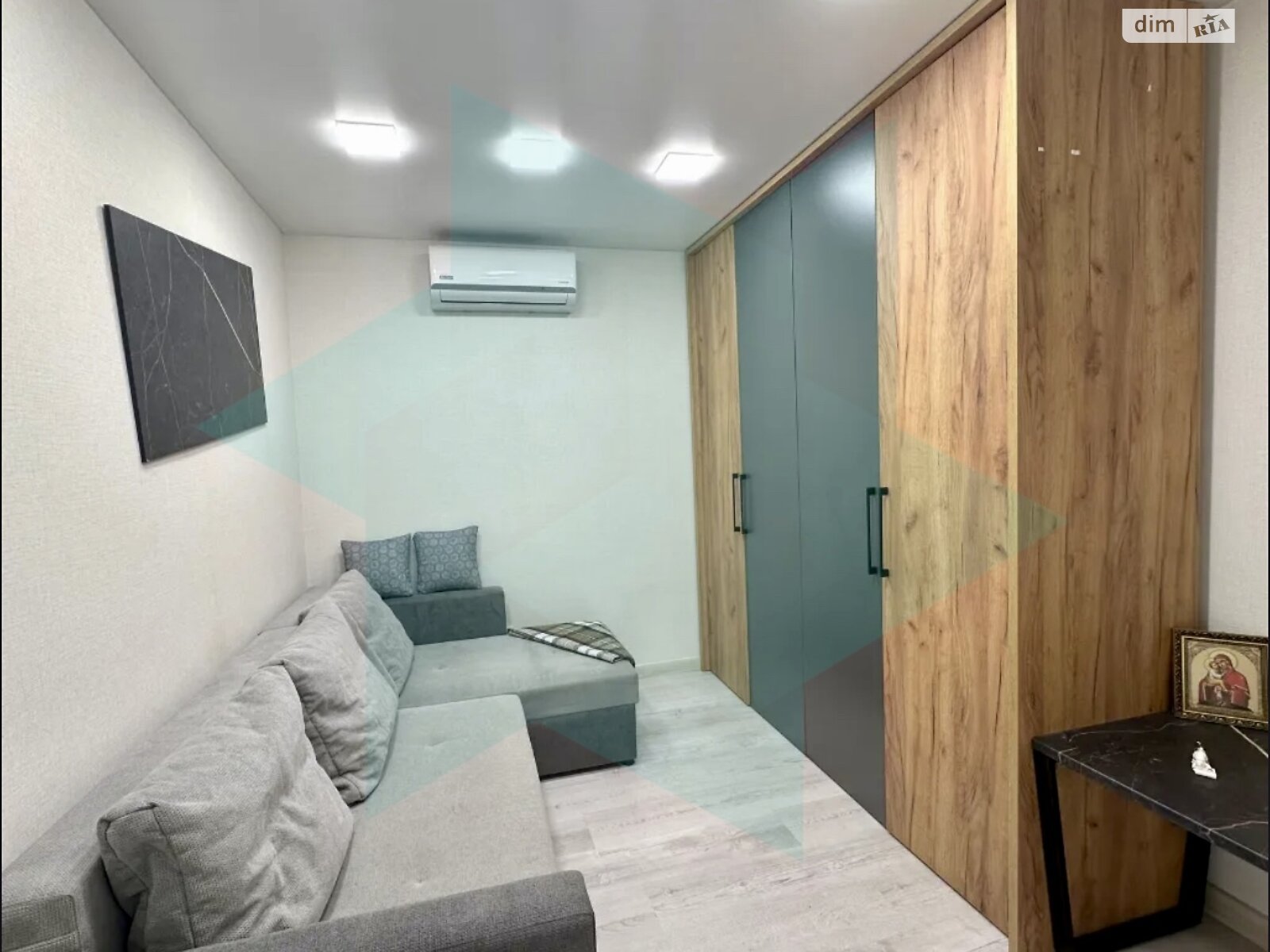 2-room apartment on Heroiv Avenue, 20