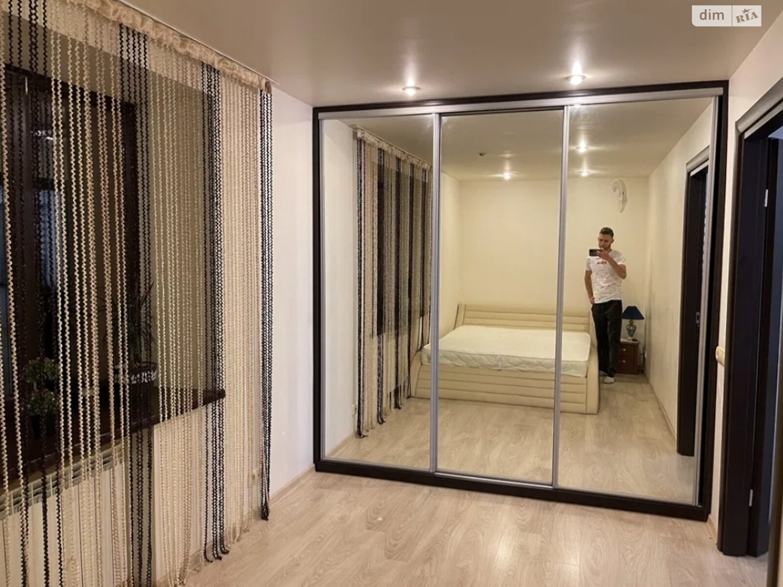 Spacious Apartment near Dnipro River, Convenient Location