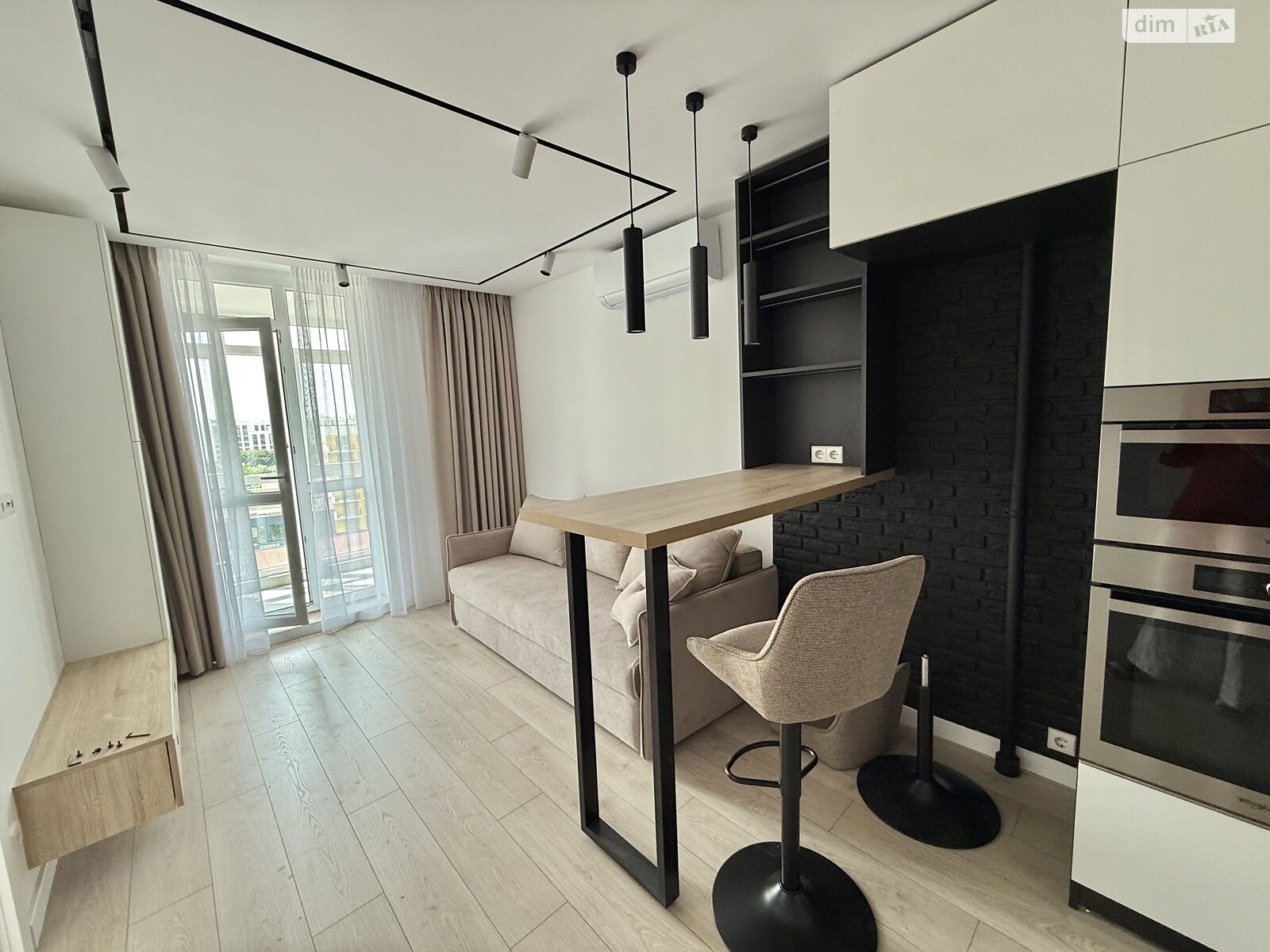 1-bedroom apartment with designer renovation on Green Street