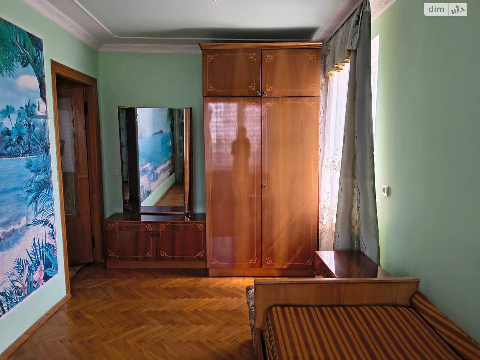 Two-Room Apartment Near Warsaw Market with Convenient Location