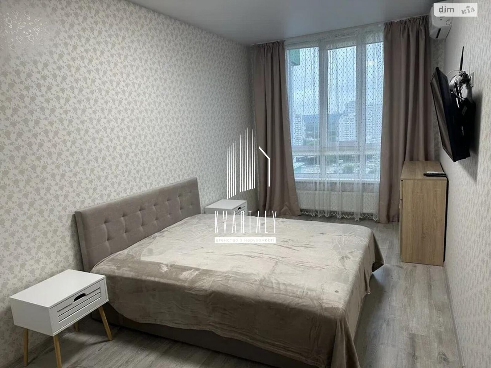 1-Bedroom Apartment in Kakhovska 62, Comfortable Modern Living