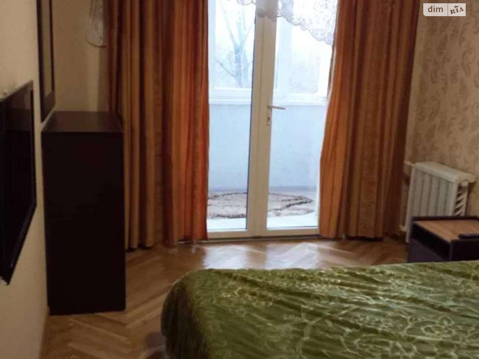 Quiet Apartment near Demiivska Station with Separate Rooms
