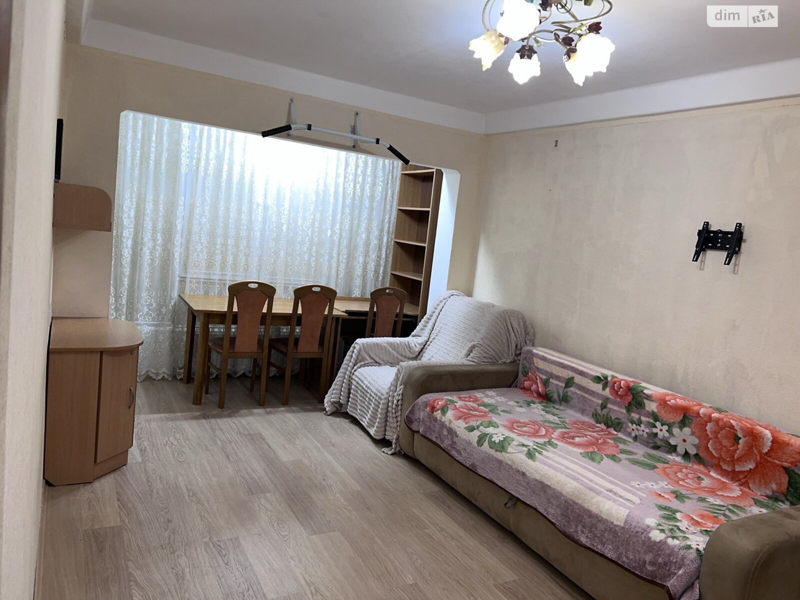 1-Bedroom Apartment on Bohatyrska Street, Obolon District
