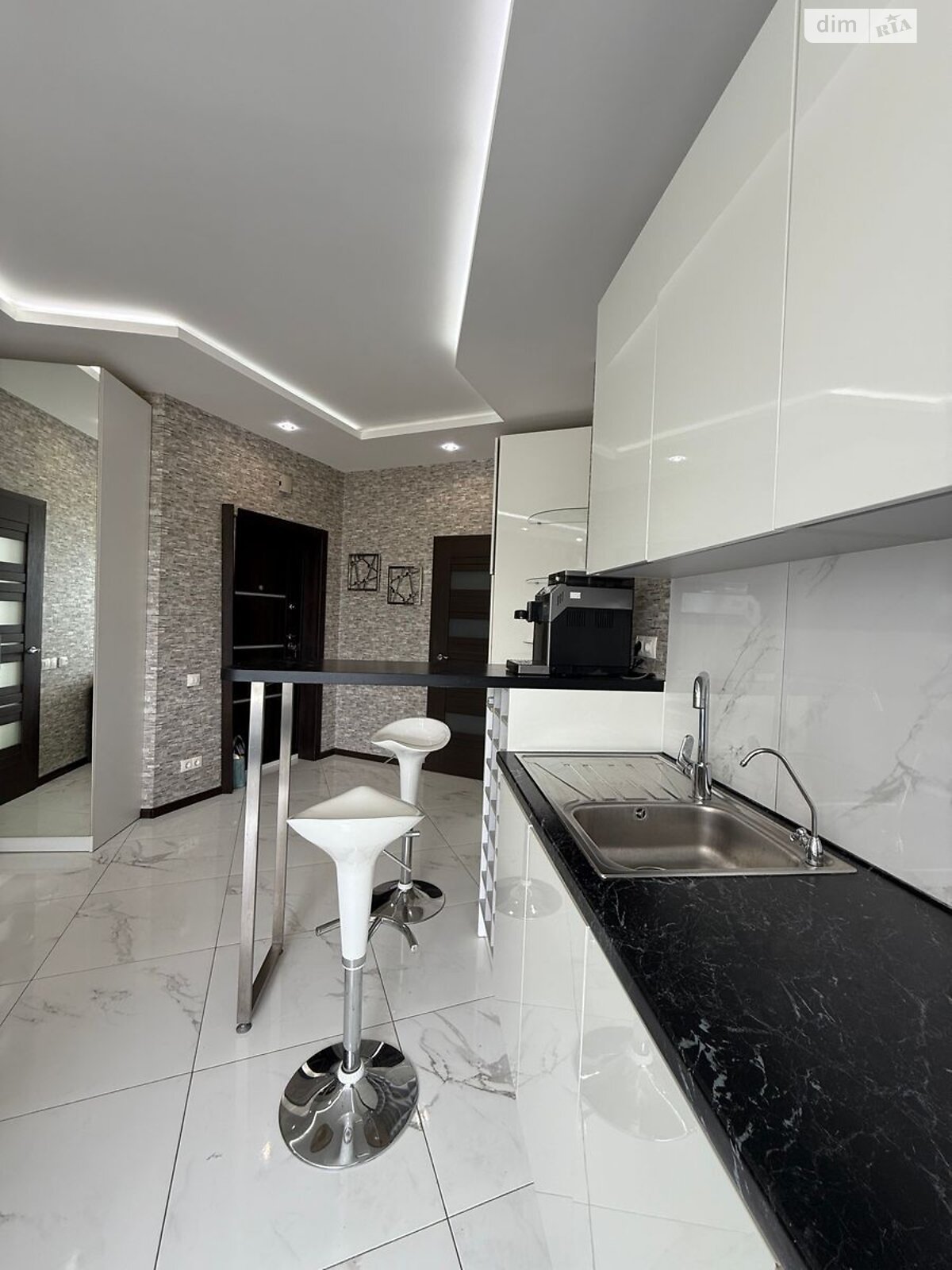 Elite 1-Bedroom Apartment in Obolonska Naberezhna, Parus Complex