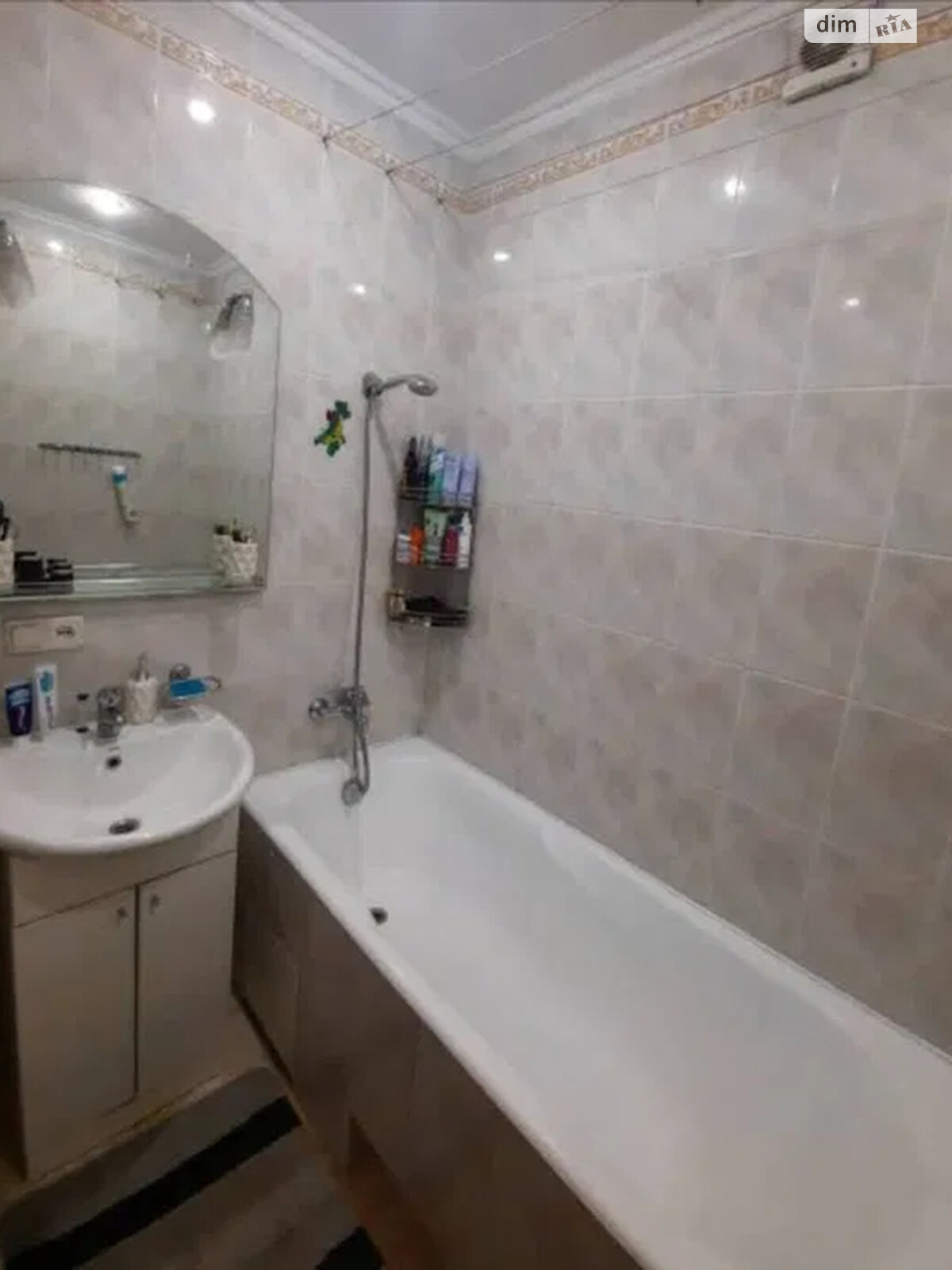 3-Room Apartment with Euro Renovation near Leonyda Kadenyuka Avenue