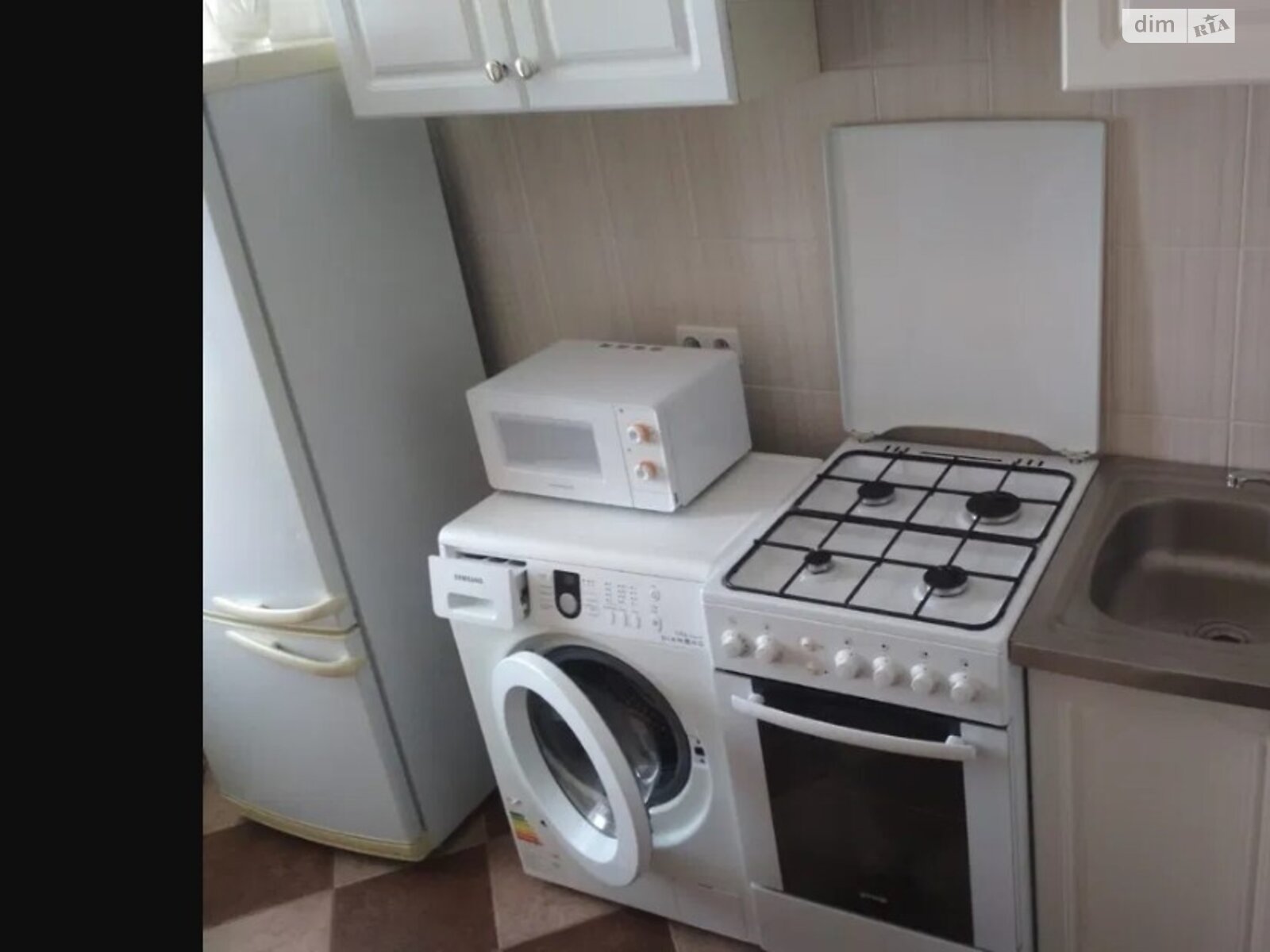 Comfortable 1-bedroom apartment near Zhytomyrska metro with full amenities