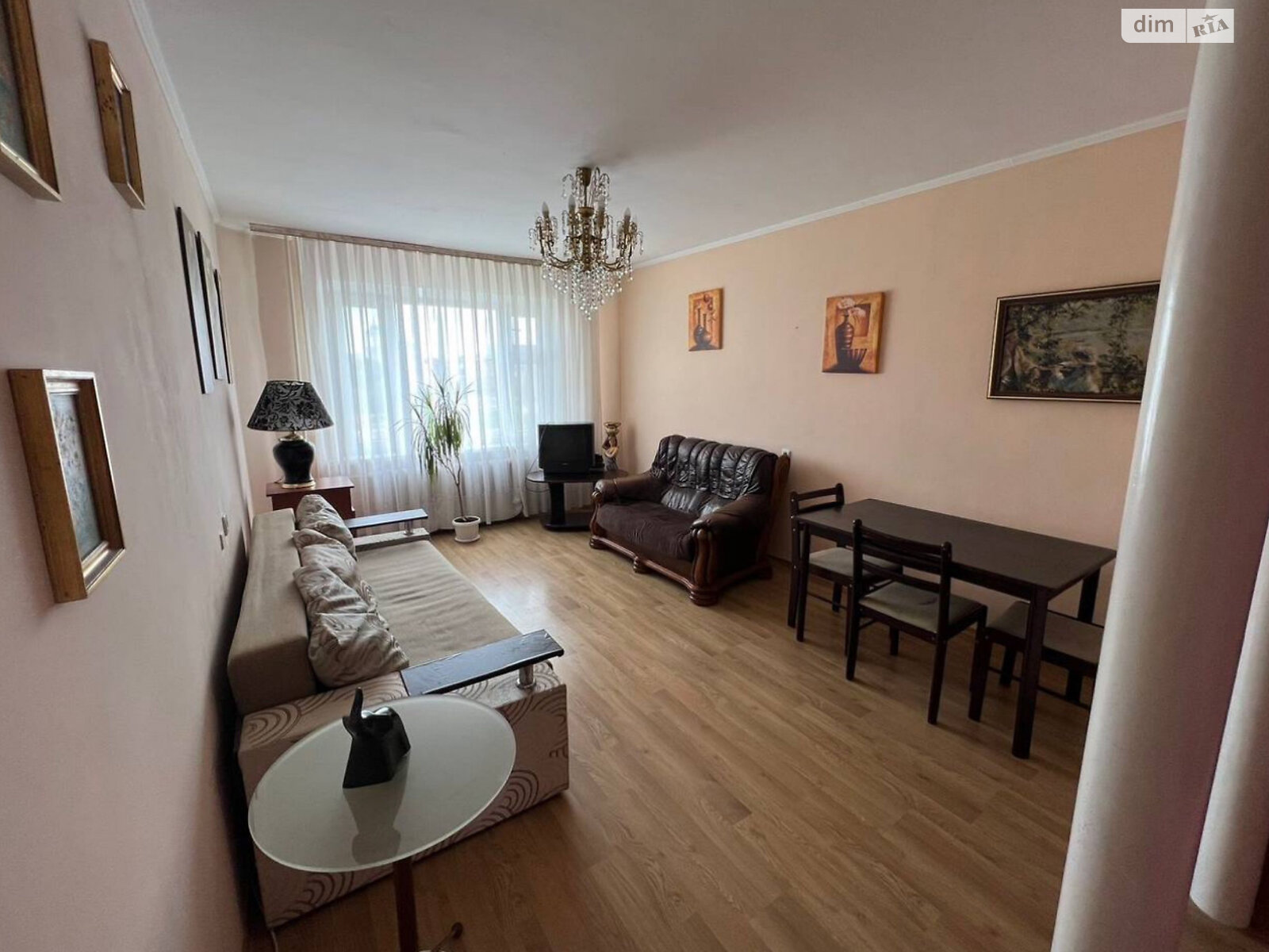 3-Room Apartment with Separate Rooms and Good Transport Links