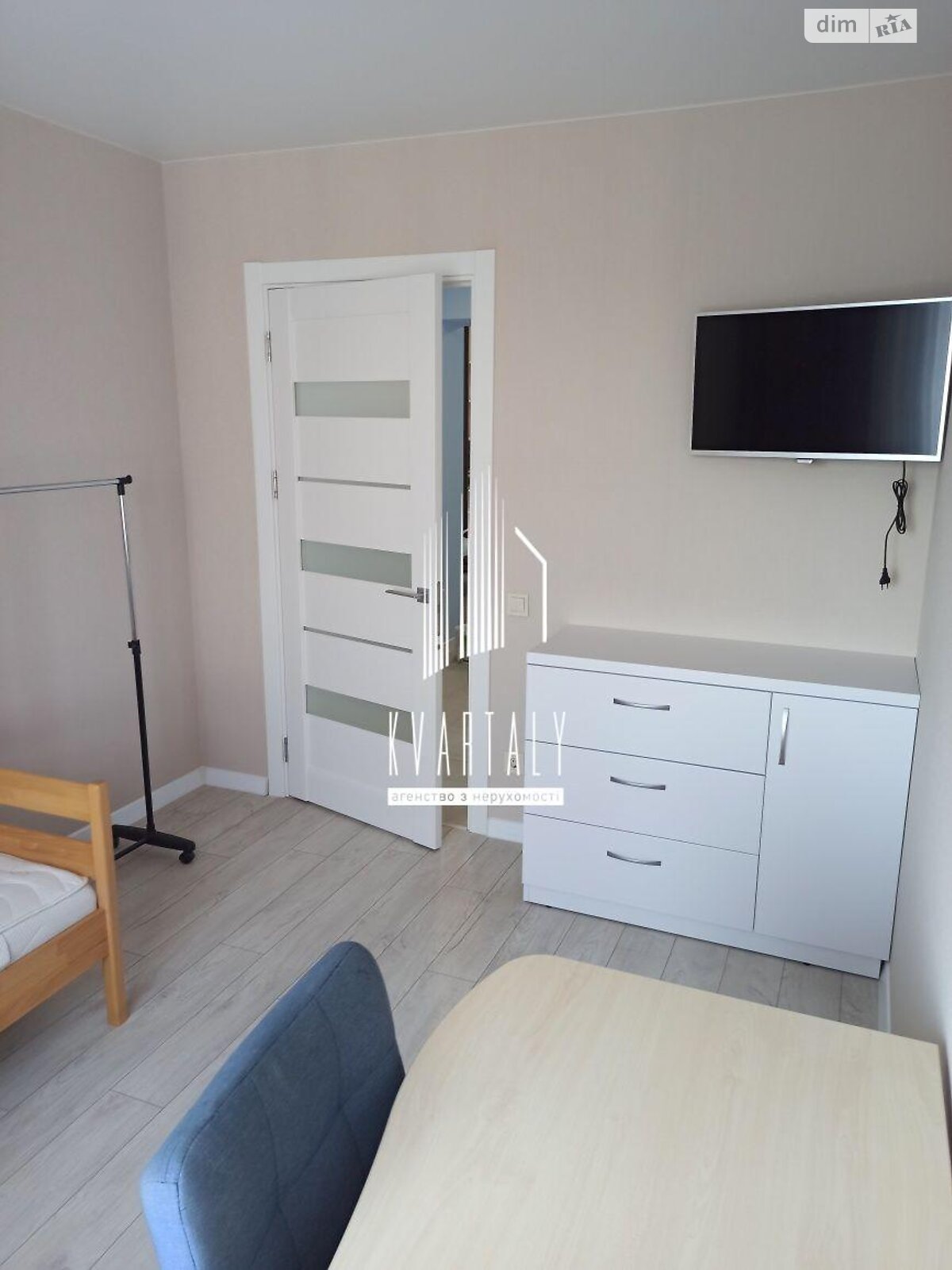 2-Room Apartment on Rusanovskaya Embankment with Modern Design