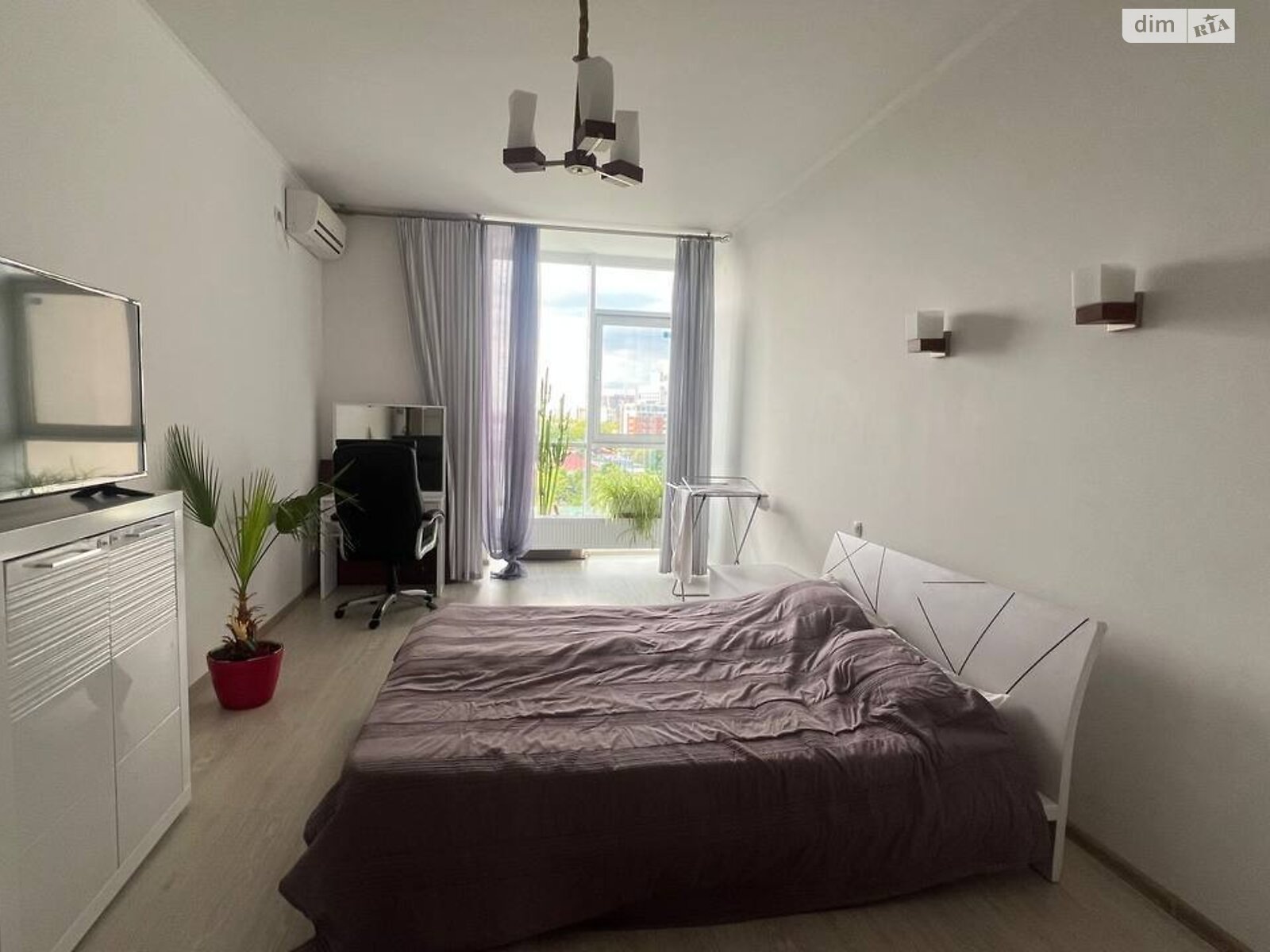 2-Bedroom Apartment with Sea View on French Boulevard