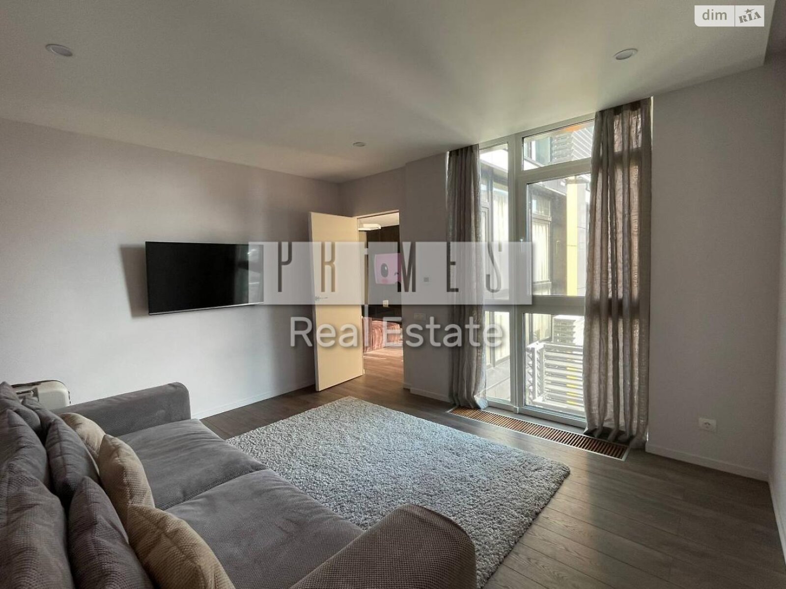Modern Designer 2-Bedroom Apartment in Central Kyiv