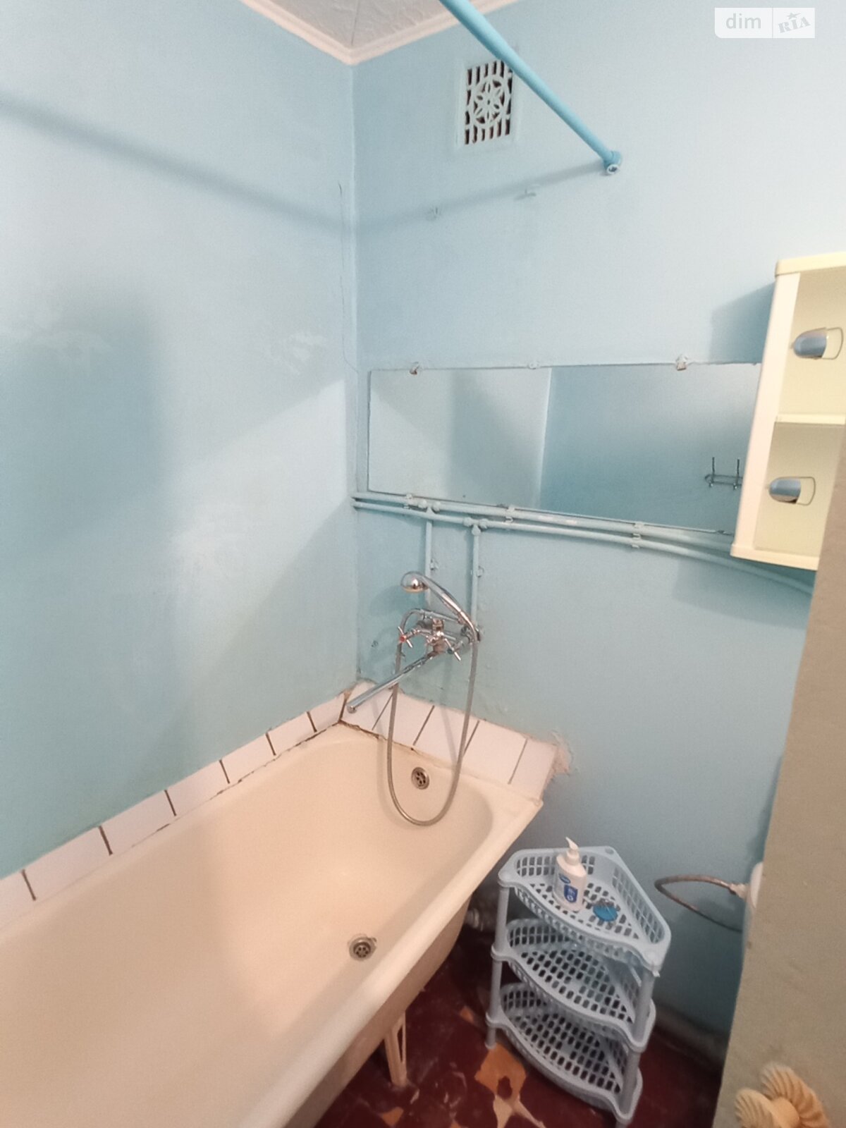 1-room apartment on Pavlovo Pole, brick building, 2nd floor, 4 sleeping places