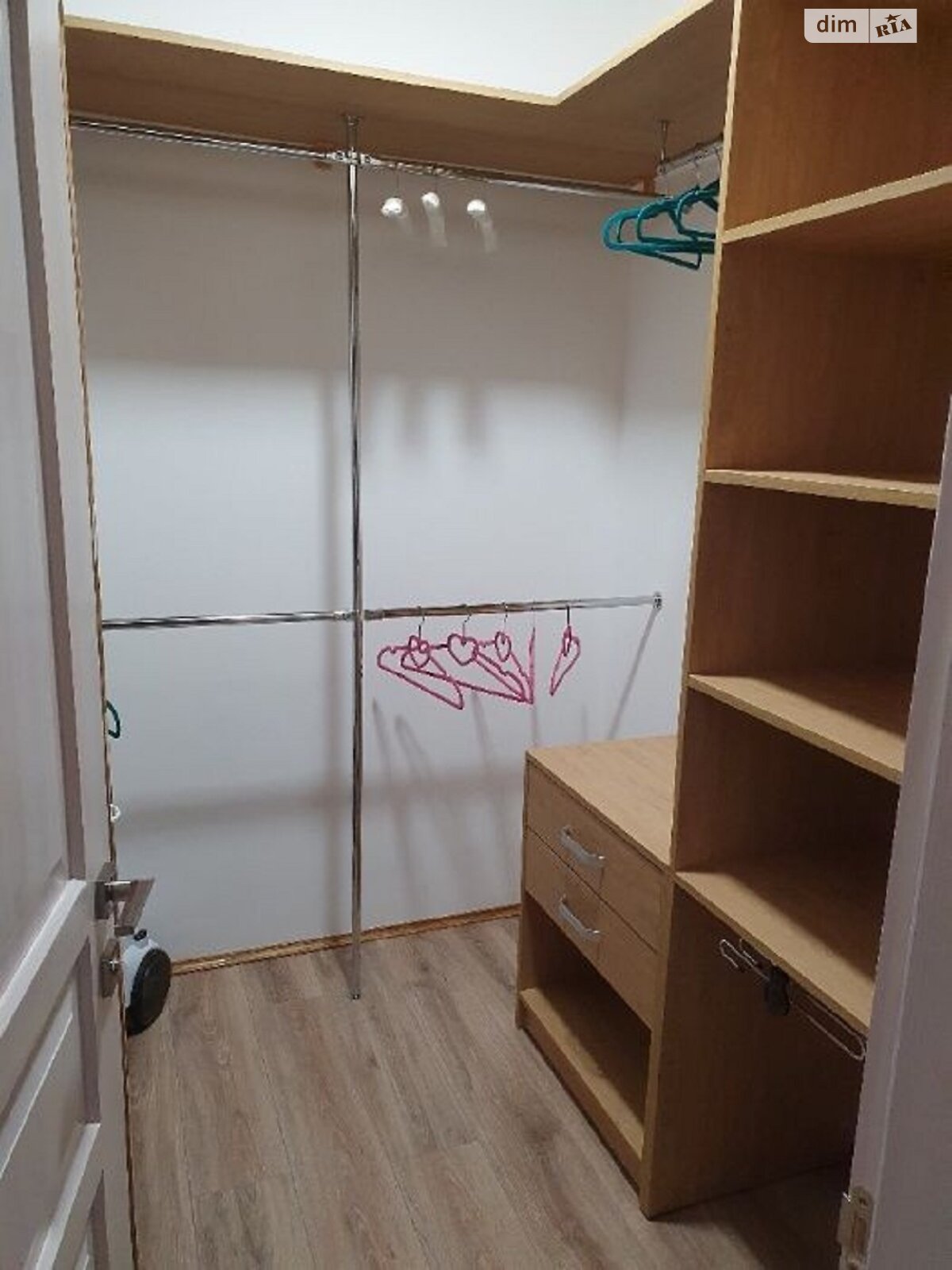 2-Level Apartment with Kitchen Studio, Warm and Spacious