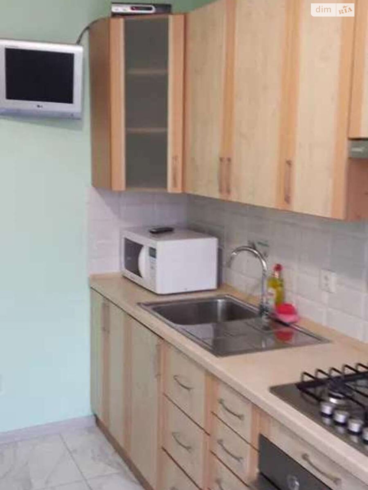 Quiet Apartment near Demiivska Station with Separate Rooms