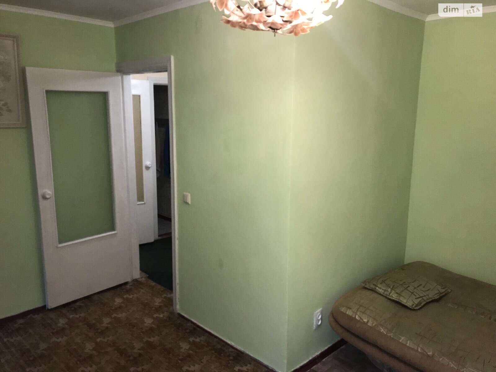 1-Room Apartment near Boryspilska Metro, Renovated